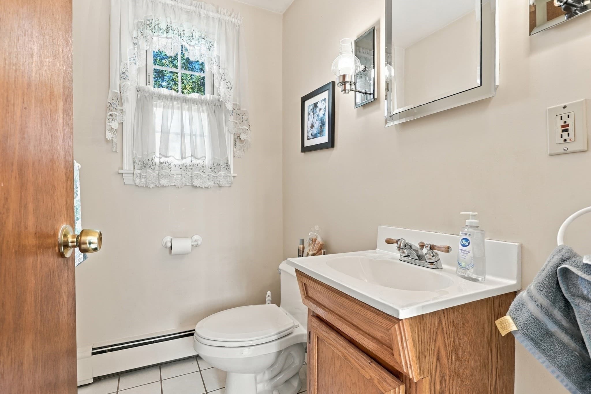Single Family Residence at 6 Exeter Dr, Woburn MA 01801, photo 3 of 34