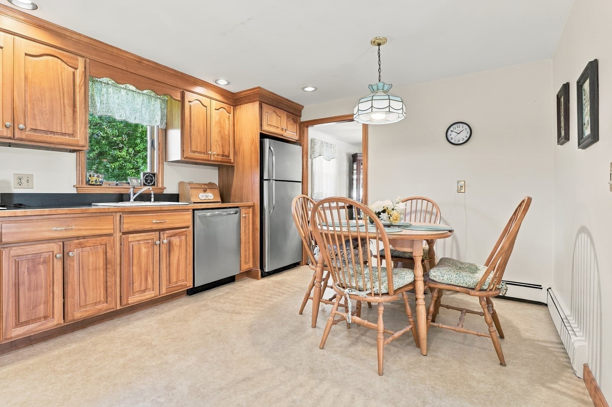 Single Family Residence at 6 Exeter Dr, Woburn MA 01801, photo 4 of 34