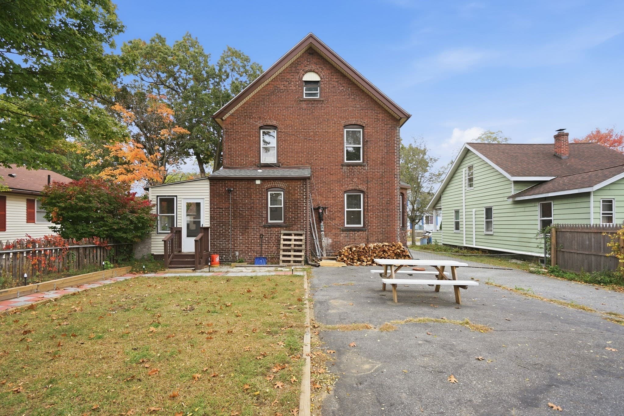 Single Family Residence at 38 Worthy St, Springfield MA 01104, photo 4 of 41