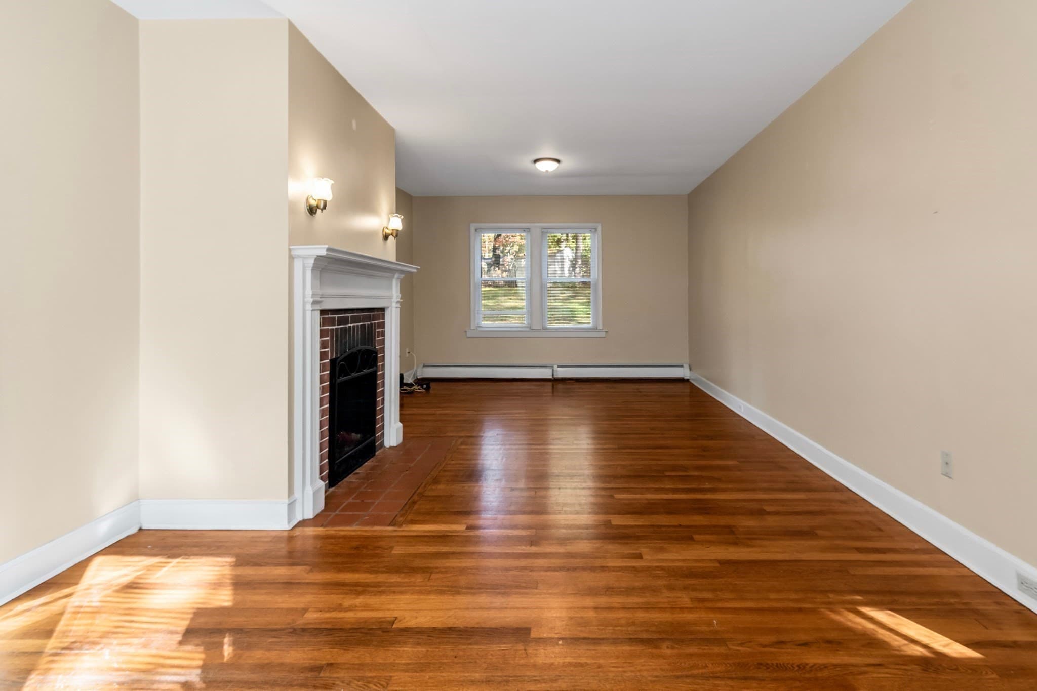 Single Family Residence at 560 Salisbury, Worcester MA 01609, photo 13 of 39