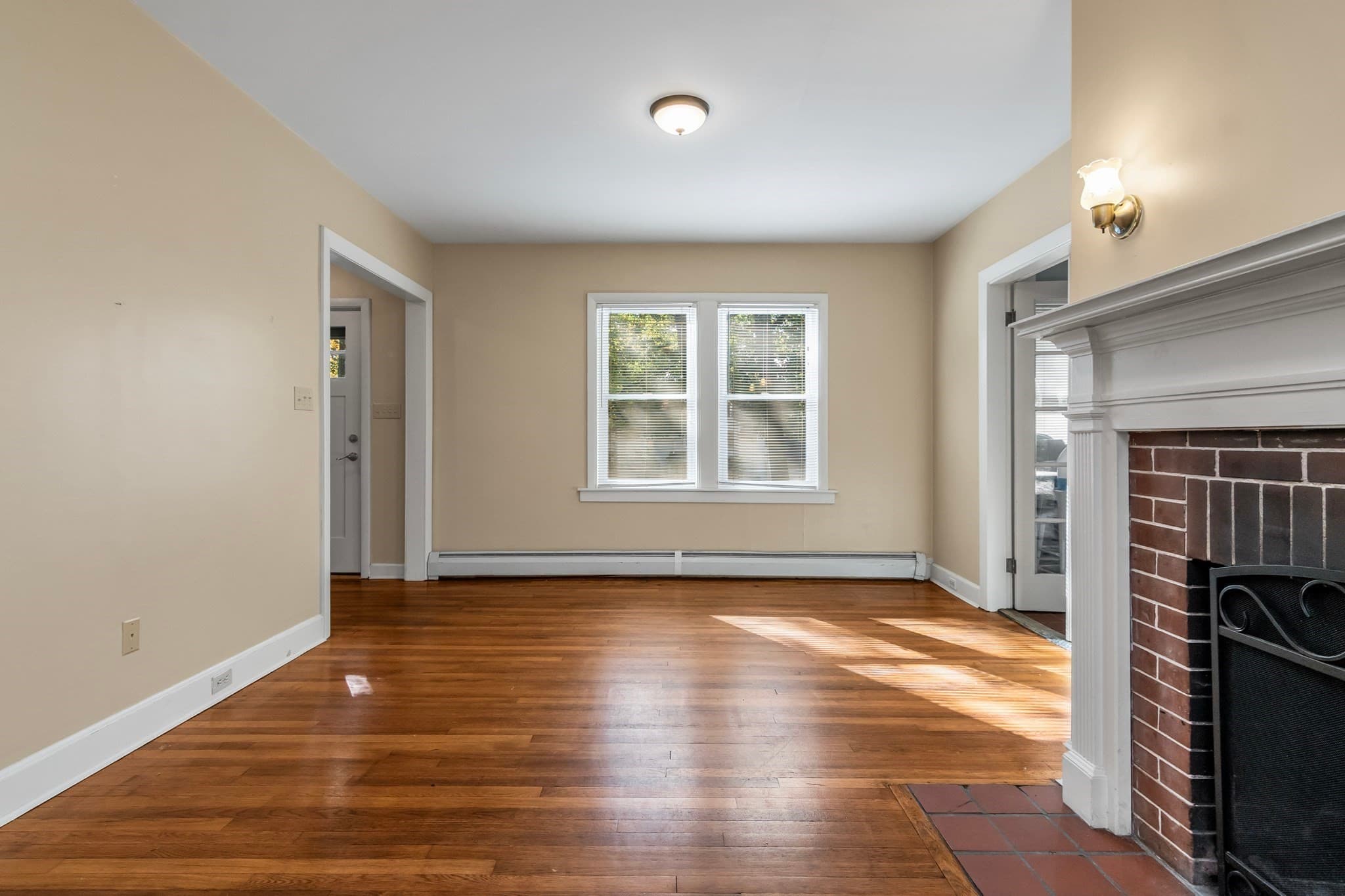 Single Family Residence at 560 Salisbury, Worcester MA 01609, photo 16 of 39