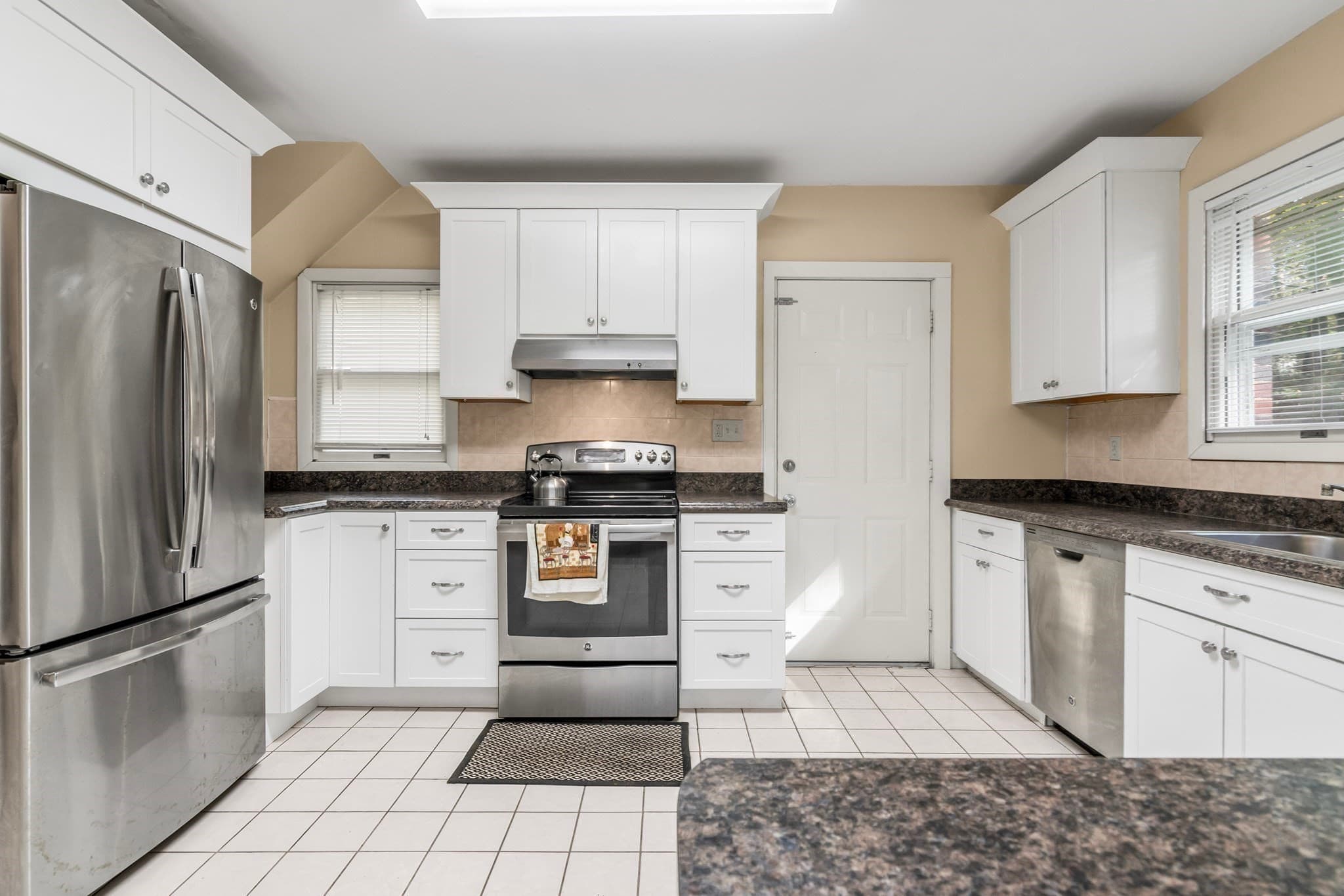 Single Family Residence at 560 Salisbury, Worcester MA 01609, photo 11 of 39