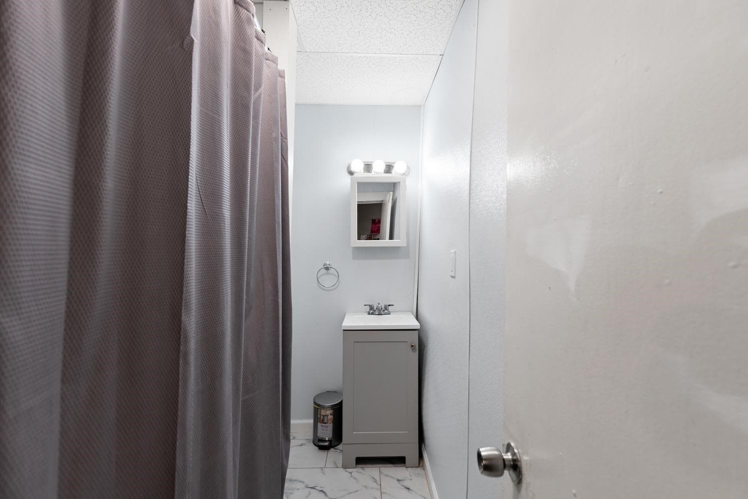 3 Family at 11 Hutchinson Ct, Lynn MA 01902, photo 13 of 36