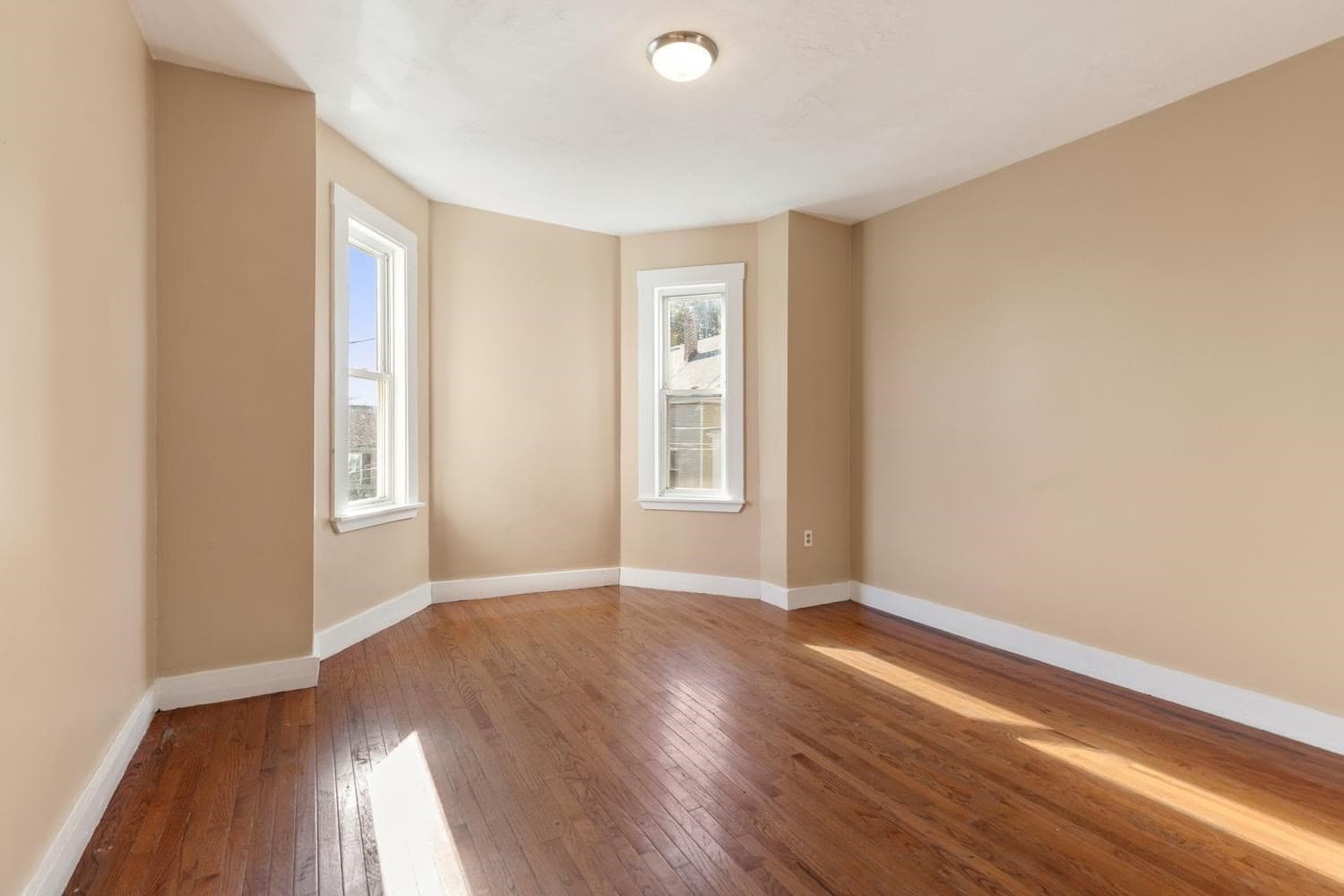 3 Family at 11 Hutchinson Ct, Lynn MA 01902, photo 22 of 36