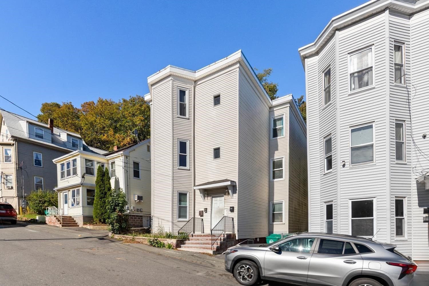 3 Family at 11 Hutchinson Ct, Lynn MA 01902, photo 3 of 36