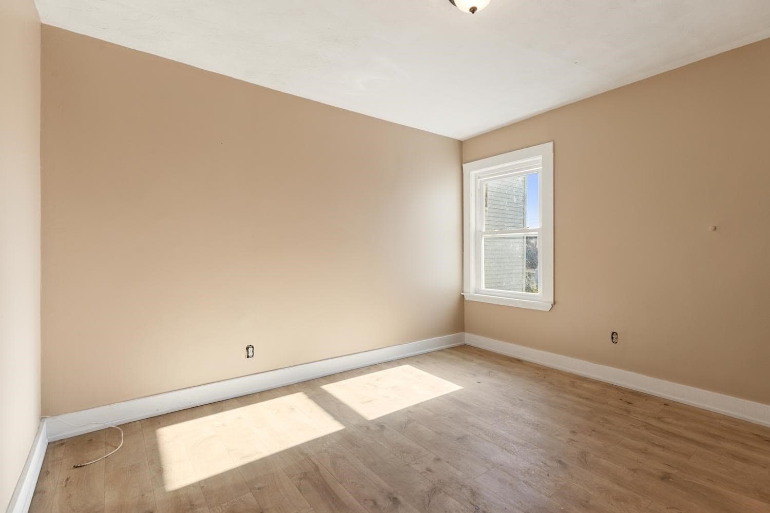 3 Family at 11 Hutchinson Ct, Lynn MA 01902, photo 20 of 36