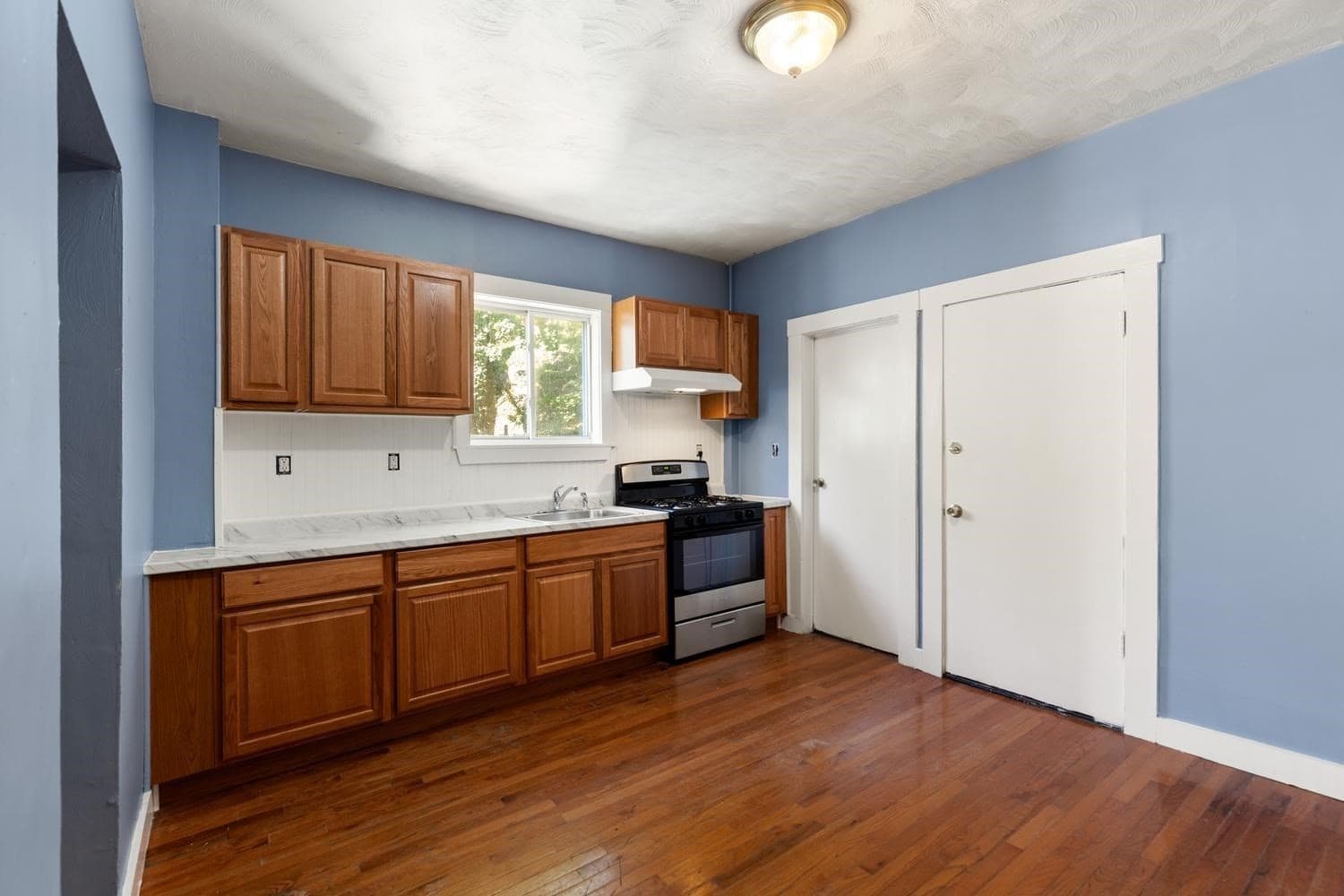 3 Family at 11 Hutchinson Ct, Lynn MA 01902, photo 14 of 36