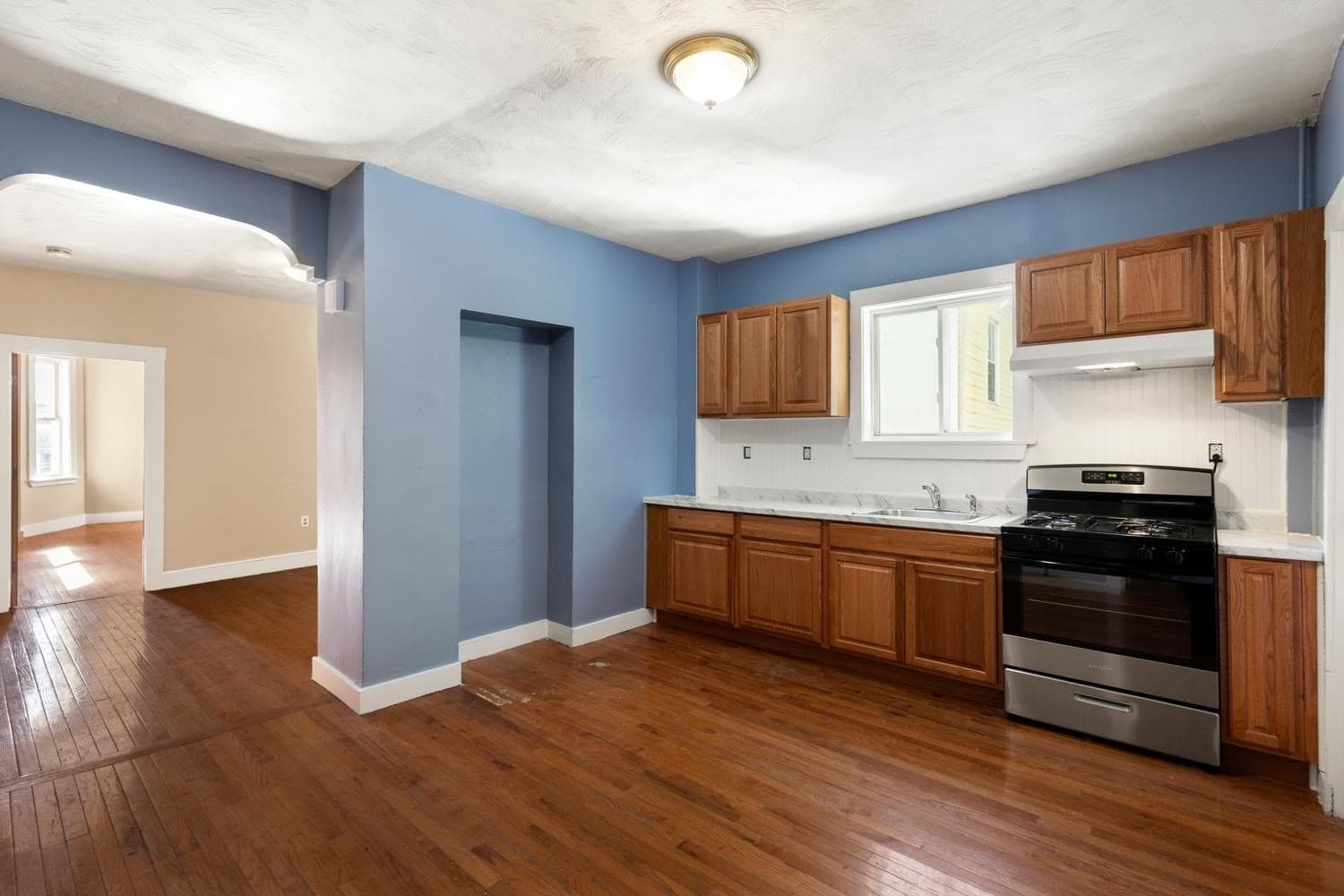 3 Family at 11 Hutchinson Ct, Lynn MA 01902, photo 15 of 36
