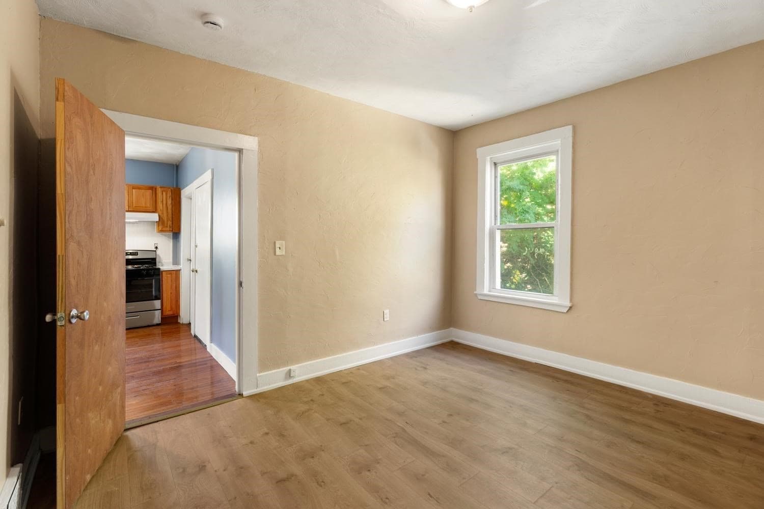 3 Family at 11 Hutchinson Ct, Lynn MA 01902, photo 25 of 36