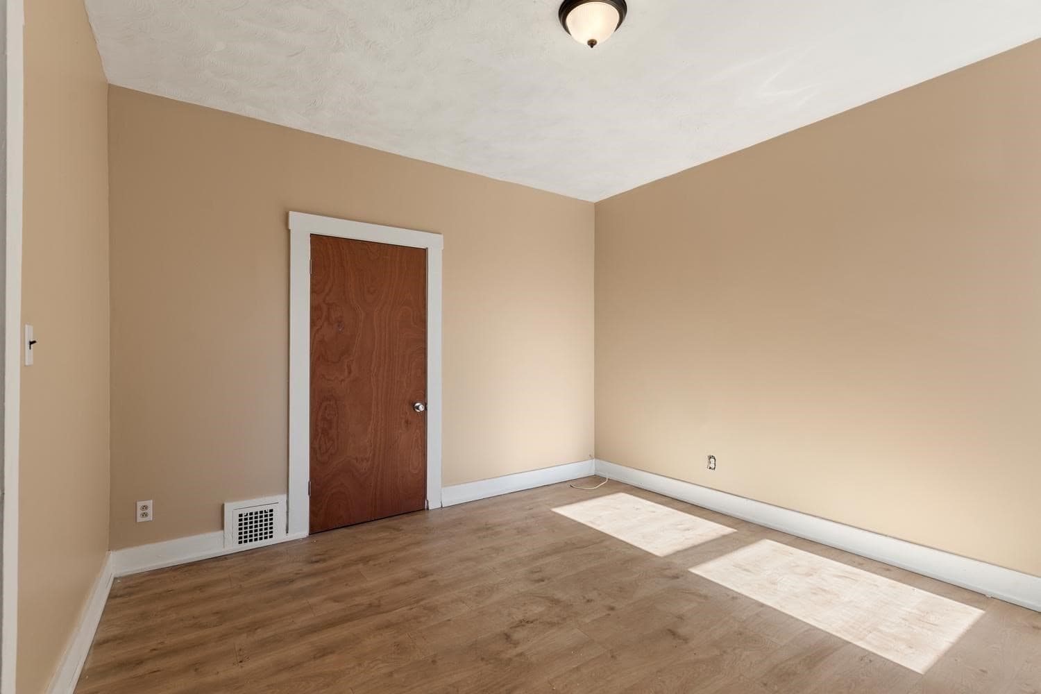 3 Family at 11 Hutchinson Ct, Lynn MA 01902, photo 21 of 36