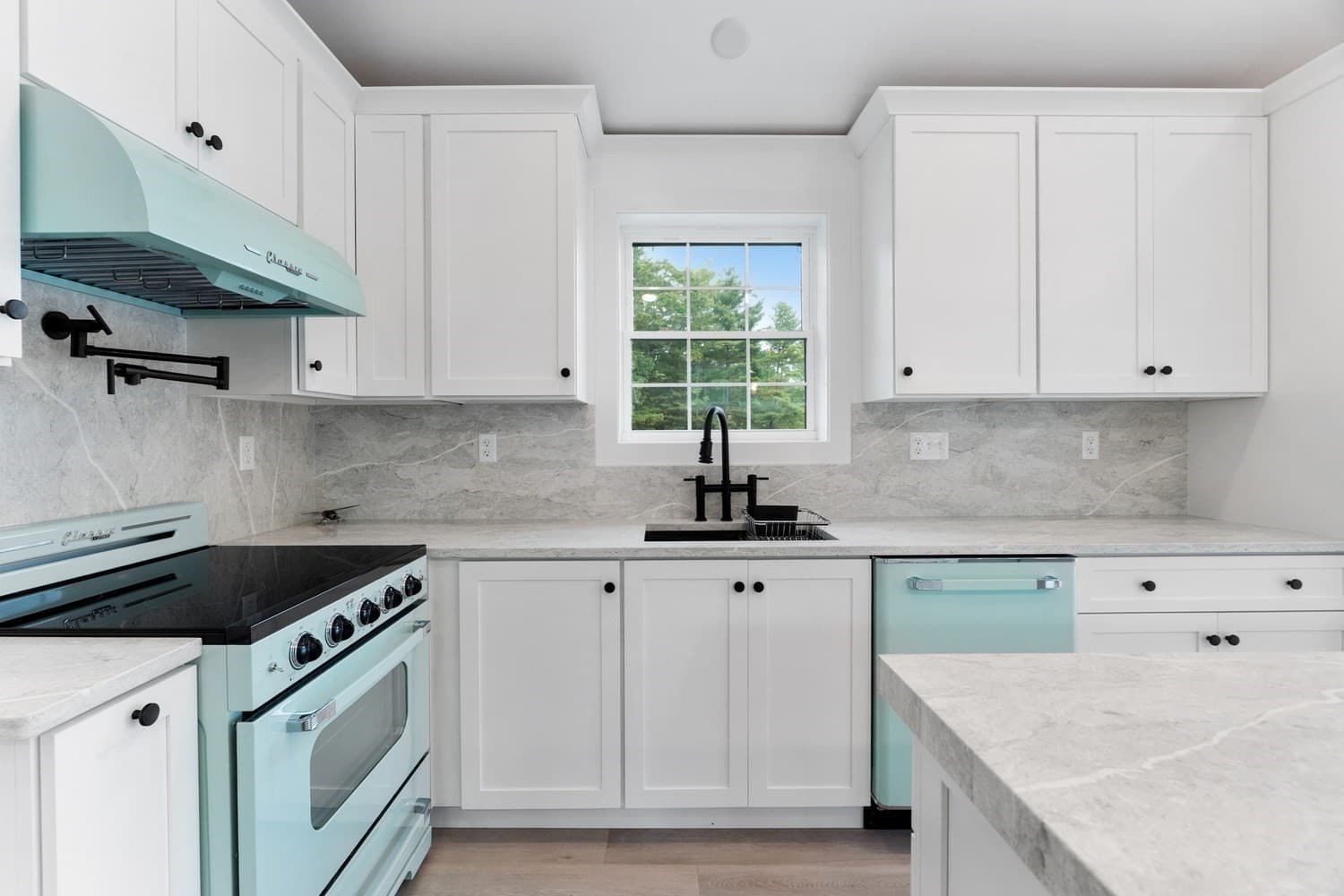 Single Family Residence at 10 Shore Drive, Wrentham MA 02093, photo 7 of 41
