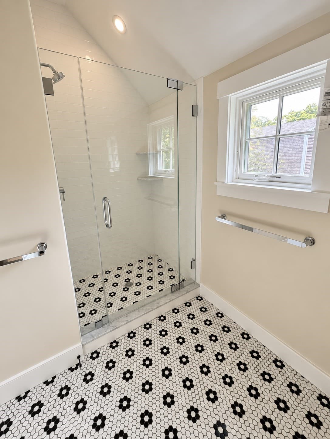 Single Family Residence at 25 Oak Avenue, Oak Bluffs MA 02557, photo 26 of 31