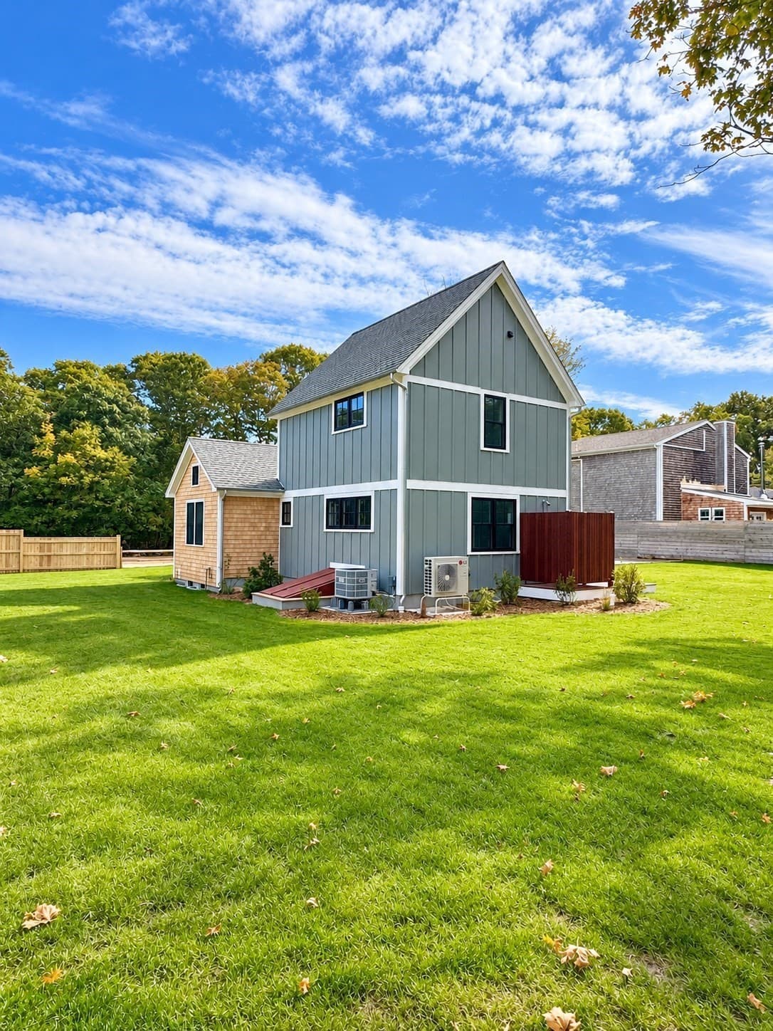 Single Family Residence at 25 Oak Avenue, Oak Bluffs MA 02557, photo 3 of 31