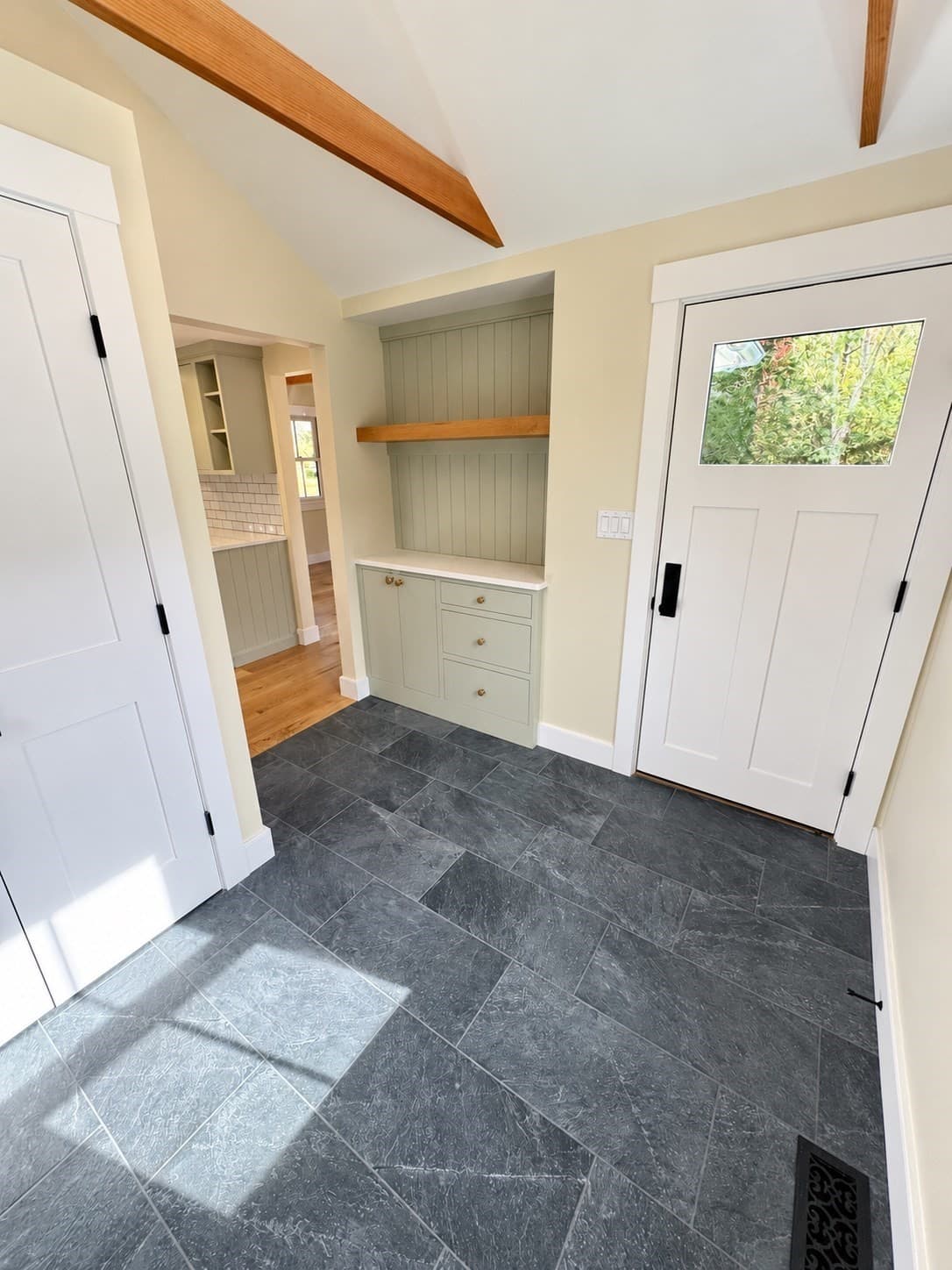 Single Family Residence at 25 Oak Avenue, Oak Bluffs MA 02557, photo 9 of 31