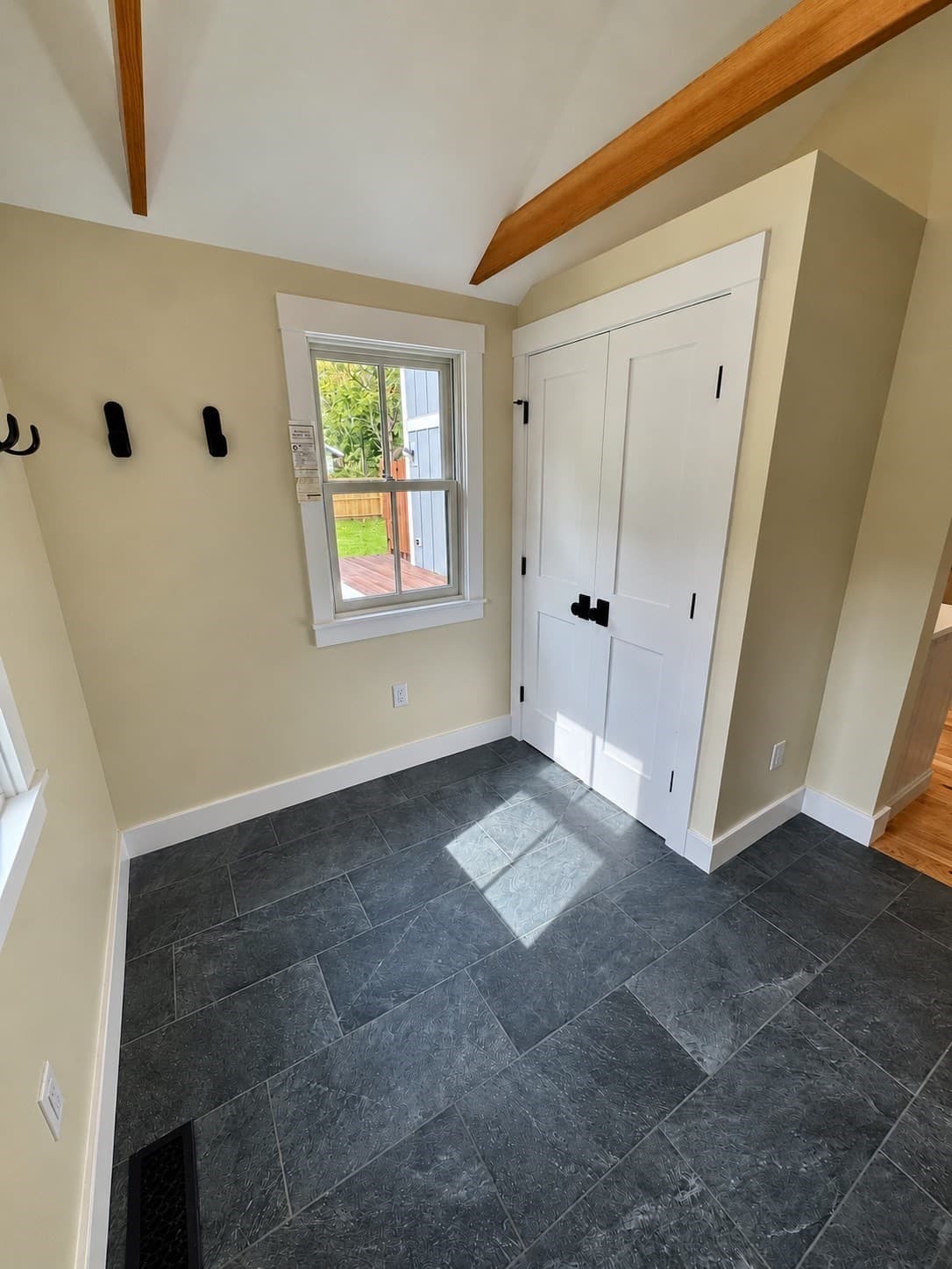 Single Family Residence at 25 Oak Avenue, Oak Bluffs MA 02557, photo 8 of 31
