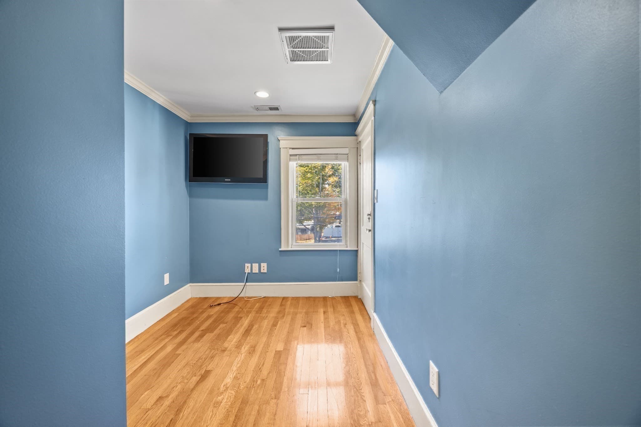 Single Family Residence at 102 Hall Pl, Quincy MA 02169, photo 19 of 42