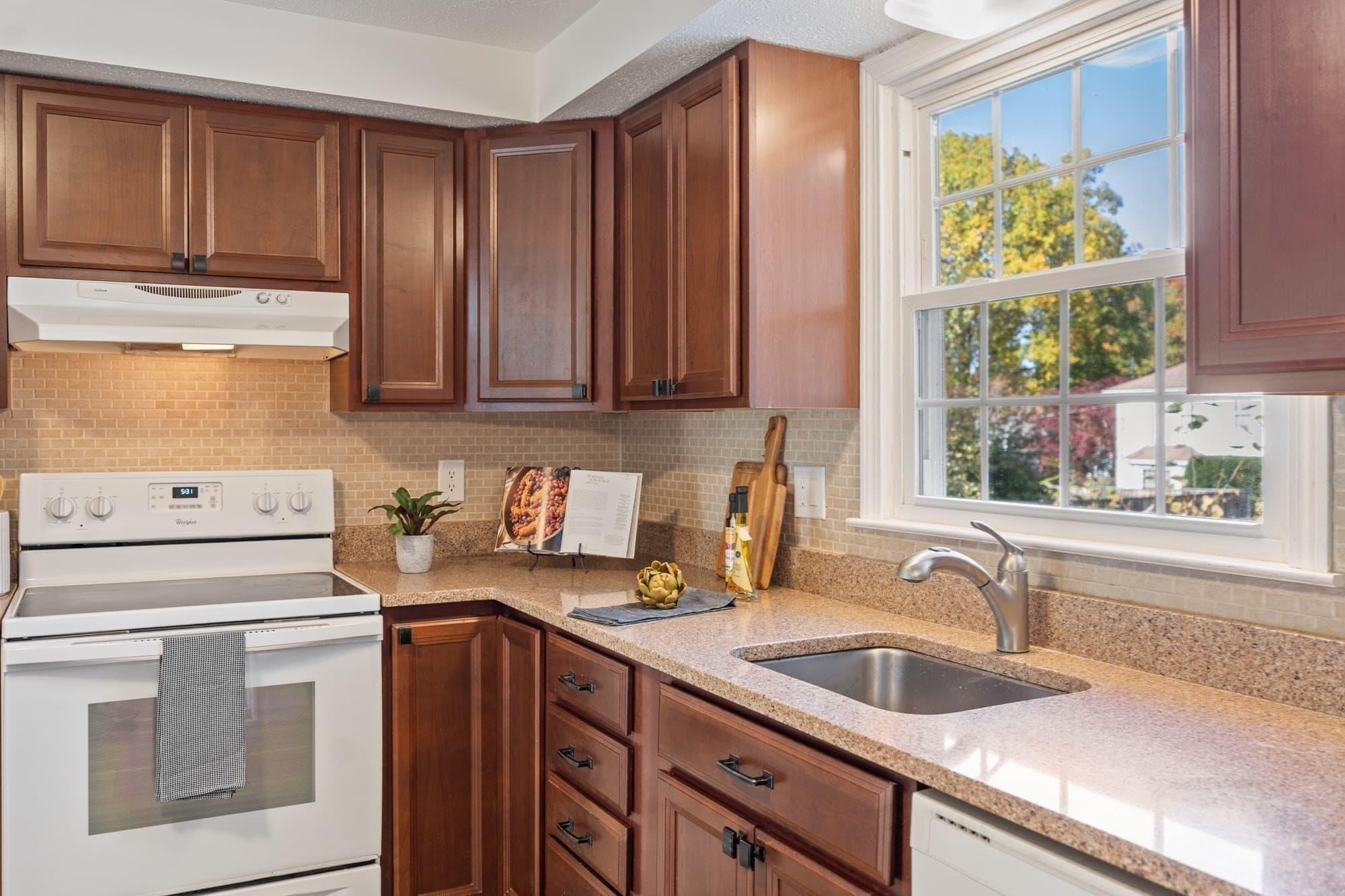Single Family Residence at 3 Woodridge Rd, Milford MA 01757, photo 8 of 27