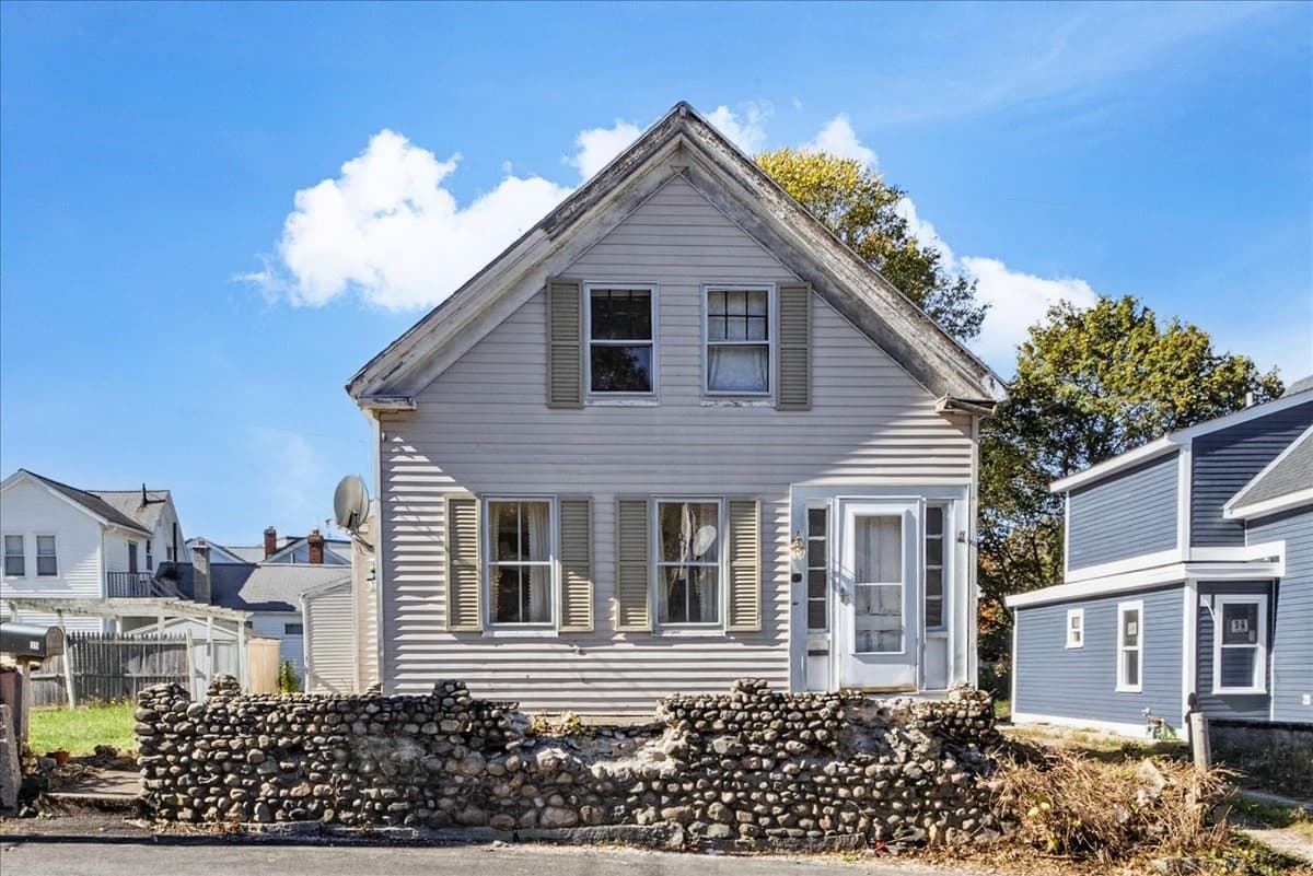 Single Family Residence at 35 School St, Weymouth MA 02189, photo 2 of 34