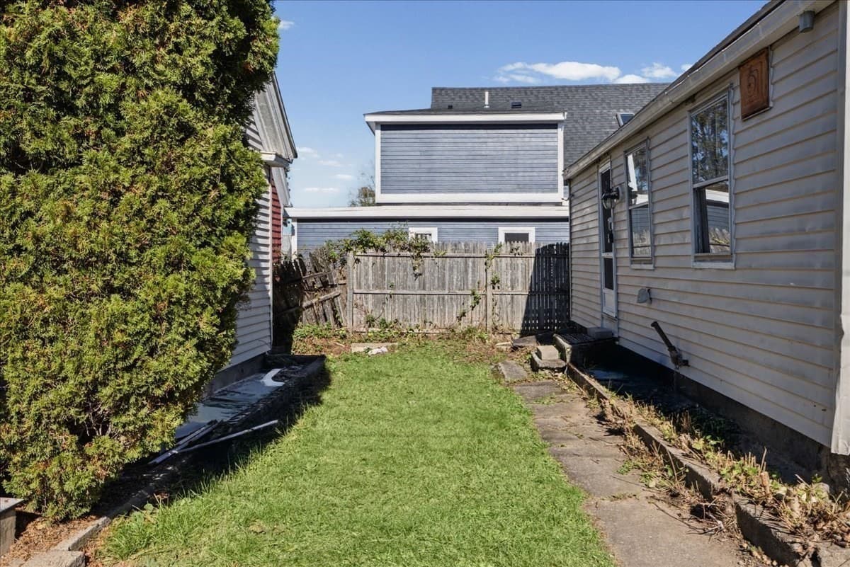 Single Family Residence at 35 School St, Weymouth MA 02189, photo 10 of 34