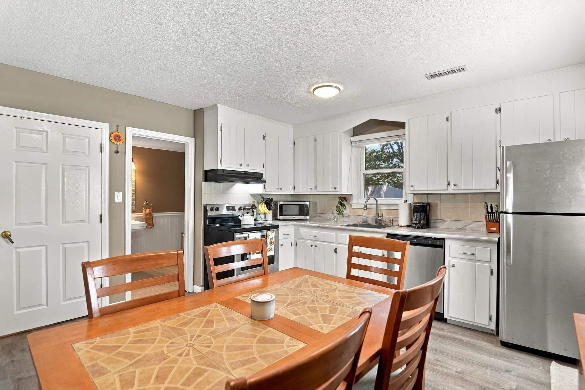 Condominium at 27 Bentley Circle # 27, Methuen MA 01844, photo 10 of 28