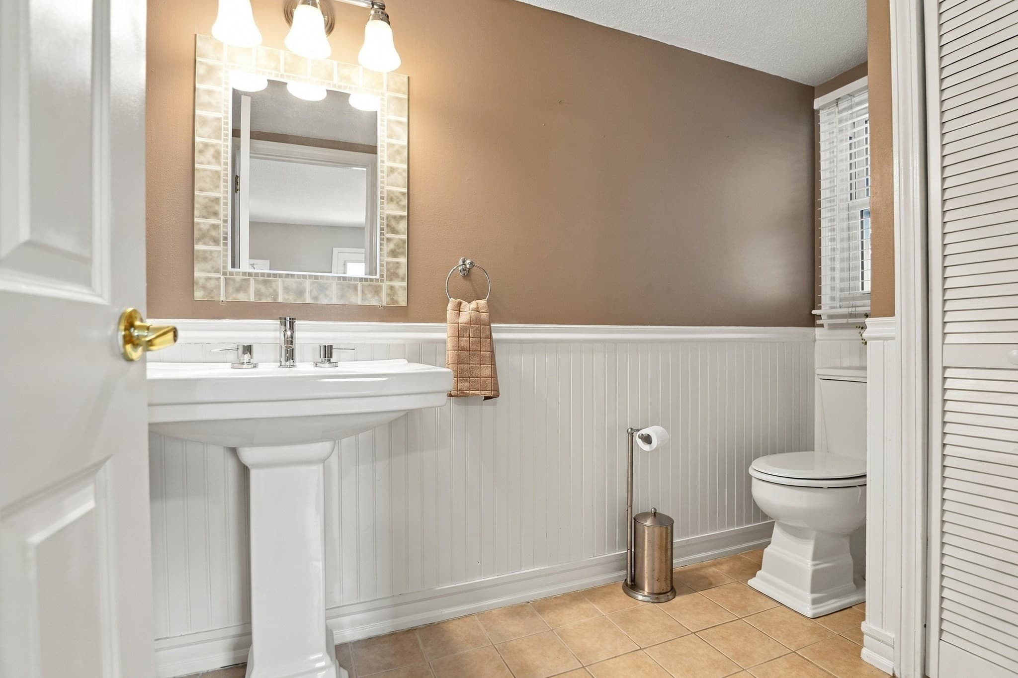 Condominium at 27 Bentley Circle # 27, Methuen MA 01844, photo 11 of 28