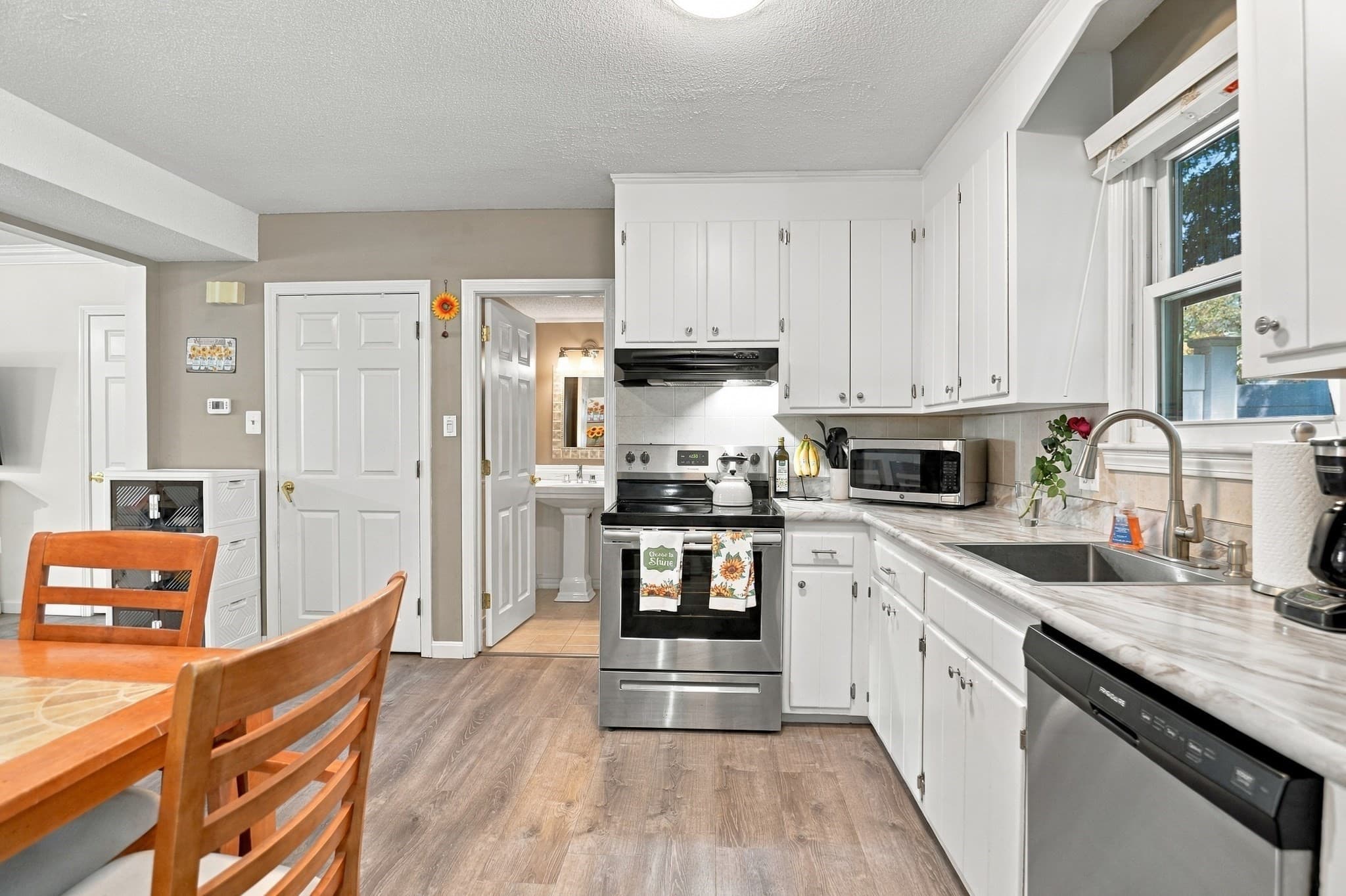 Condominium at 27 Bentley Circle # 27, Methuen MA 01844, photo 8 of 28