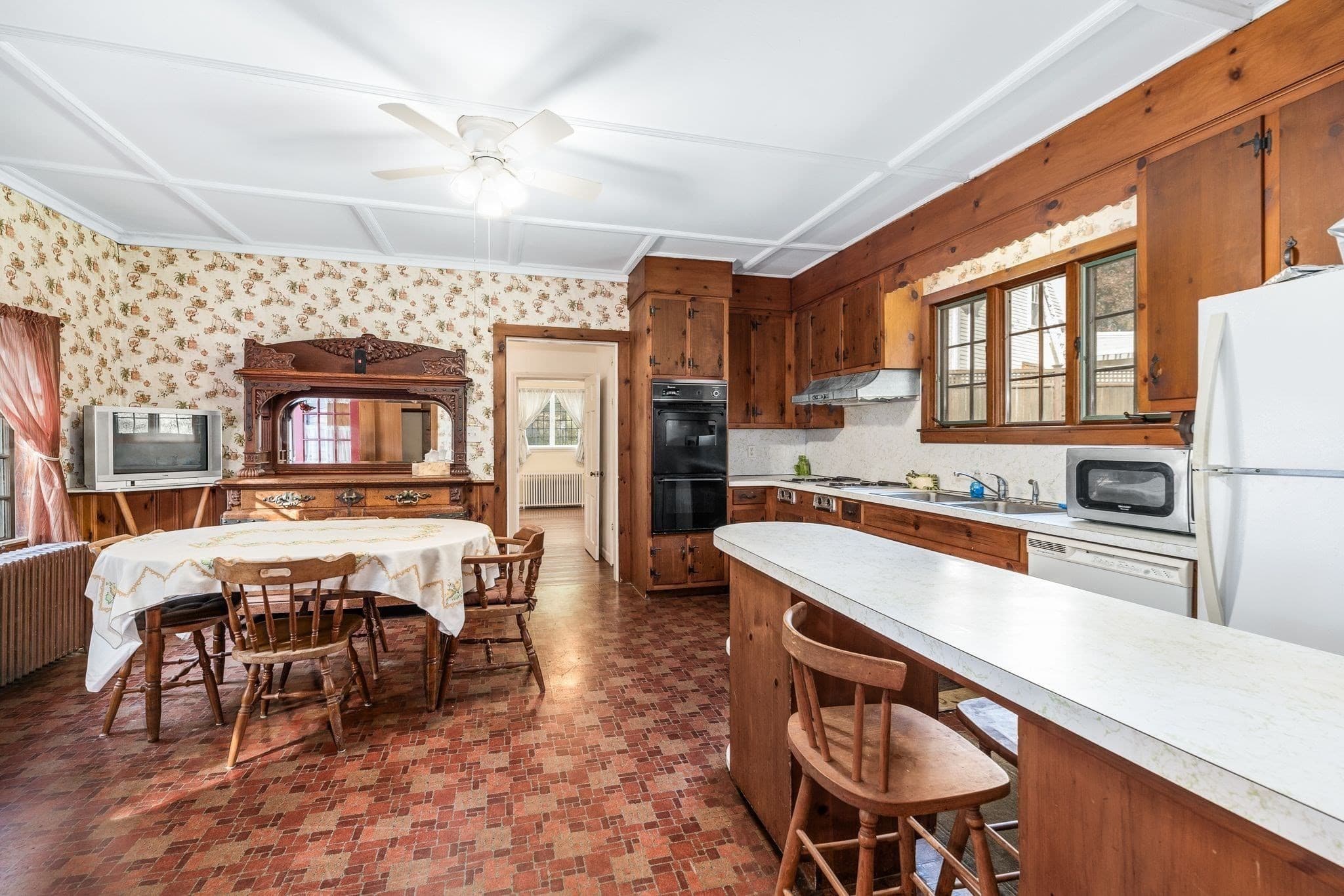 3 Family at 3 Highland Ave, Manchester MA 01944, photo 11 of 22