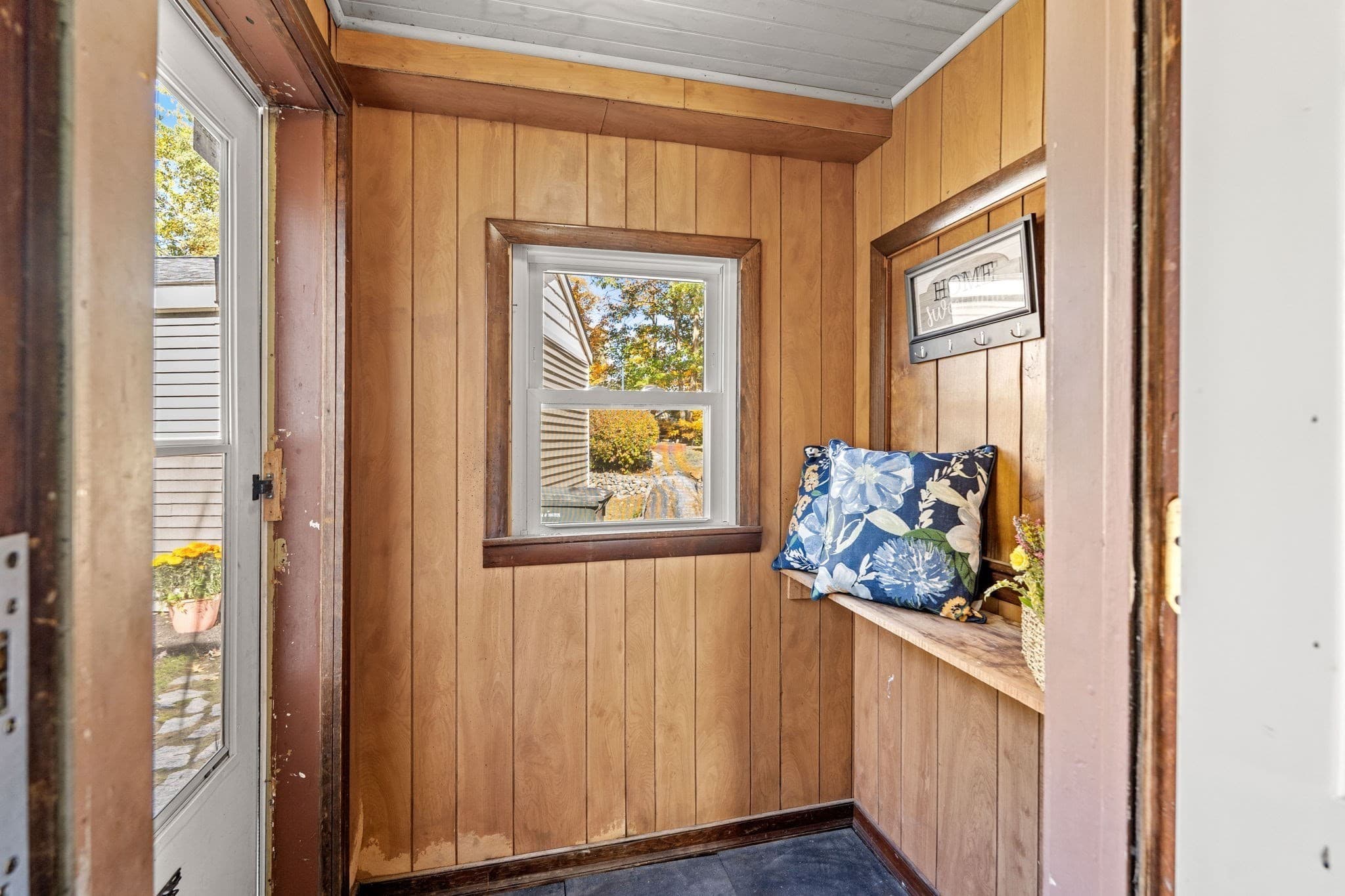 Single Family Residence at 97 Pinckney St, Dracut MA 01826, photo 5 of 39