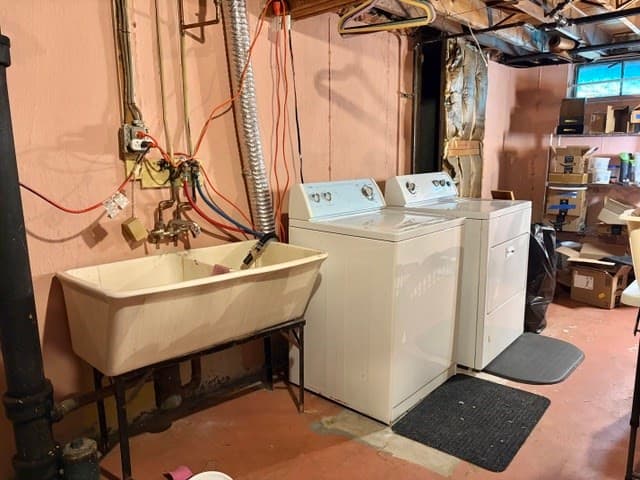 Single Family Residence at 374 Homestead Ave, Holyoke MA 01040, photo 33 of 36