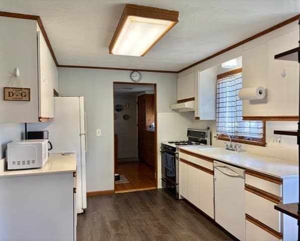 Single Family Residence at 374 Homestead Ave, Holyoke MA 01040, photo 14 of 36