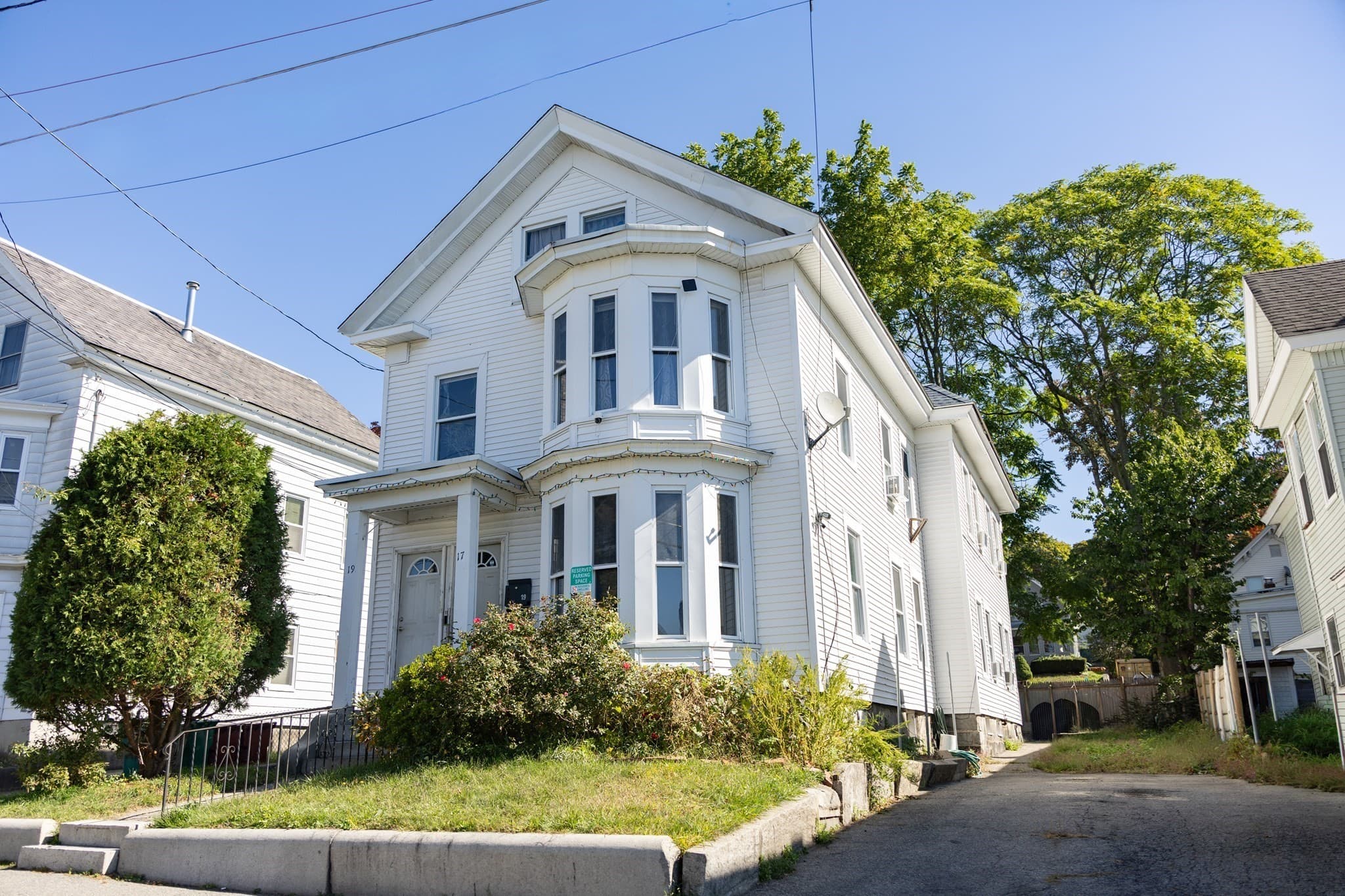 17 Myrtle St, Lowell MA 01850
