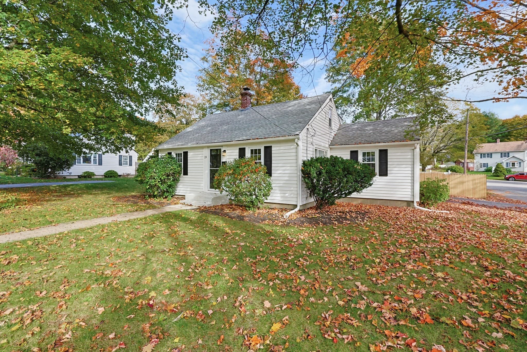 Single Family Residence at 19 Brookhaven Rd, Worcester MA 01606, photo 2 of 36