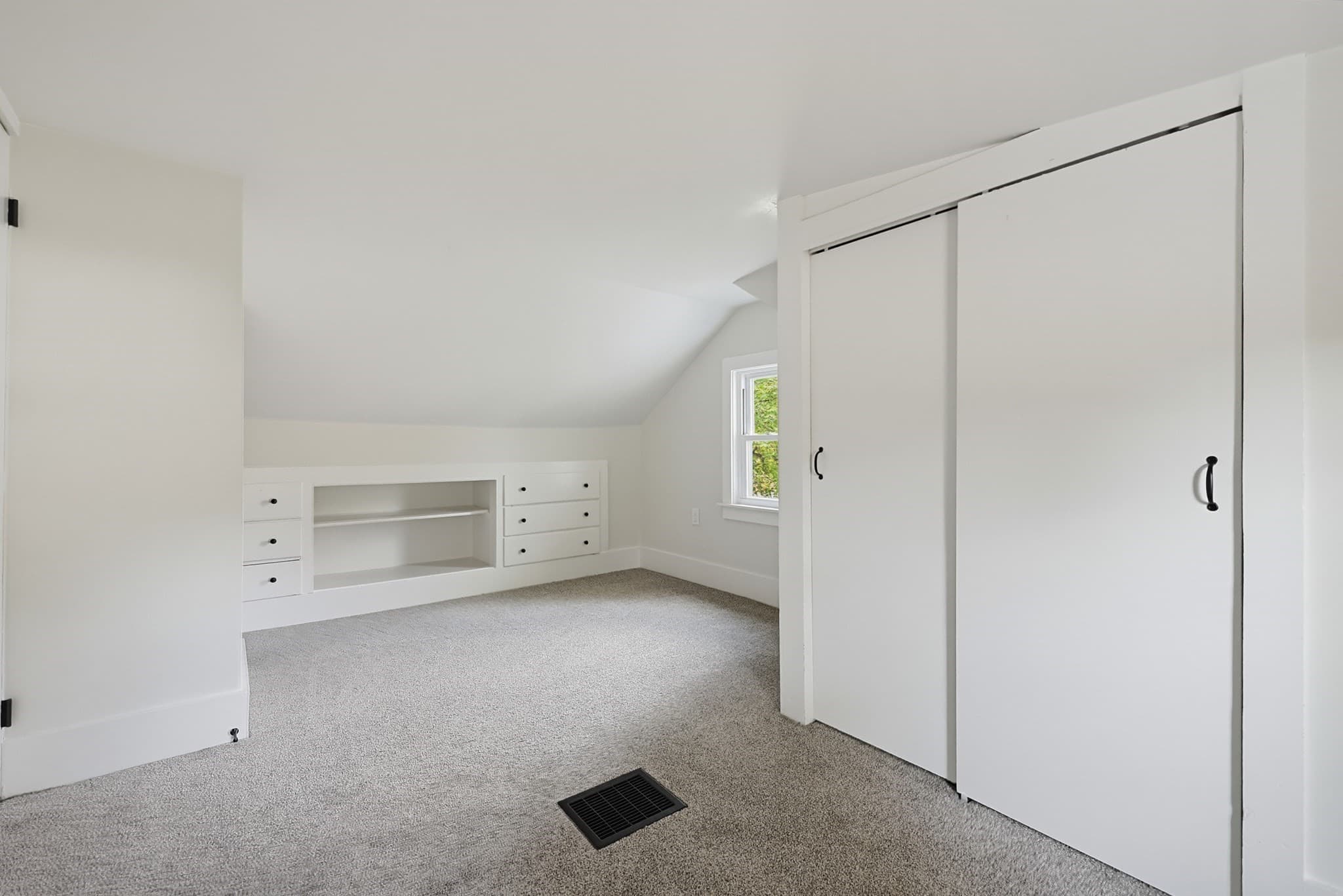 Single Family Residence at 19 Brookhaven Rd, Worcester MA 01606, photo 28 of 36