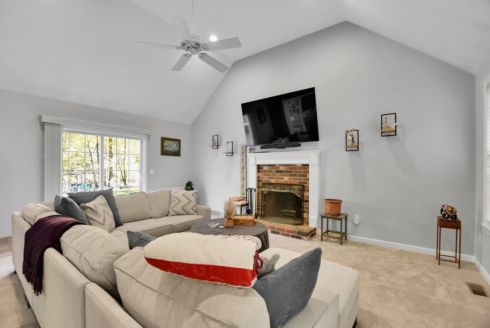 Single Family Residence at 2 Fairway View Dr, Douglas MA 01516, photo 12 of 42
