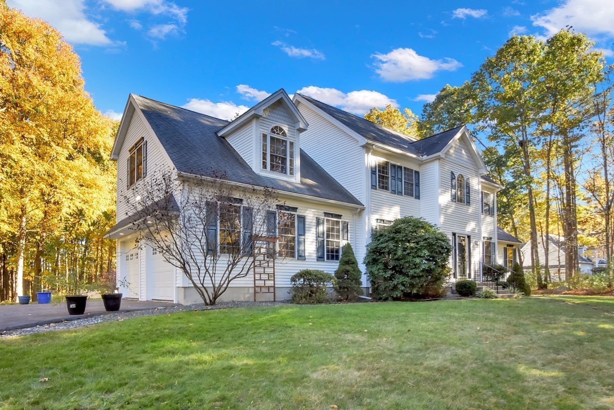 Single Family Residence at 2 Fairway View Dr, Douglas MA 01516, photo 3 of 42