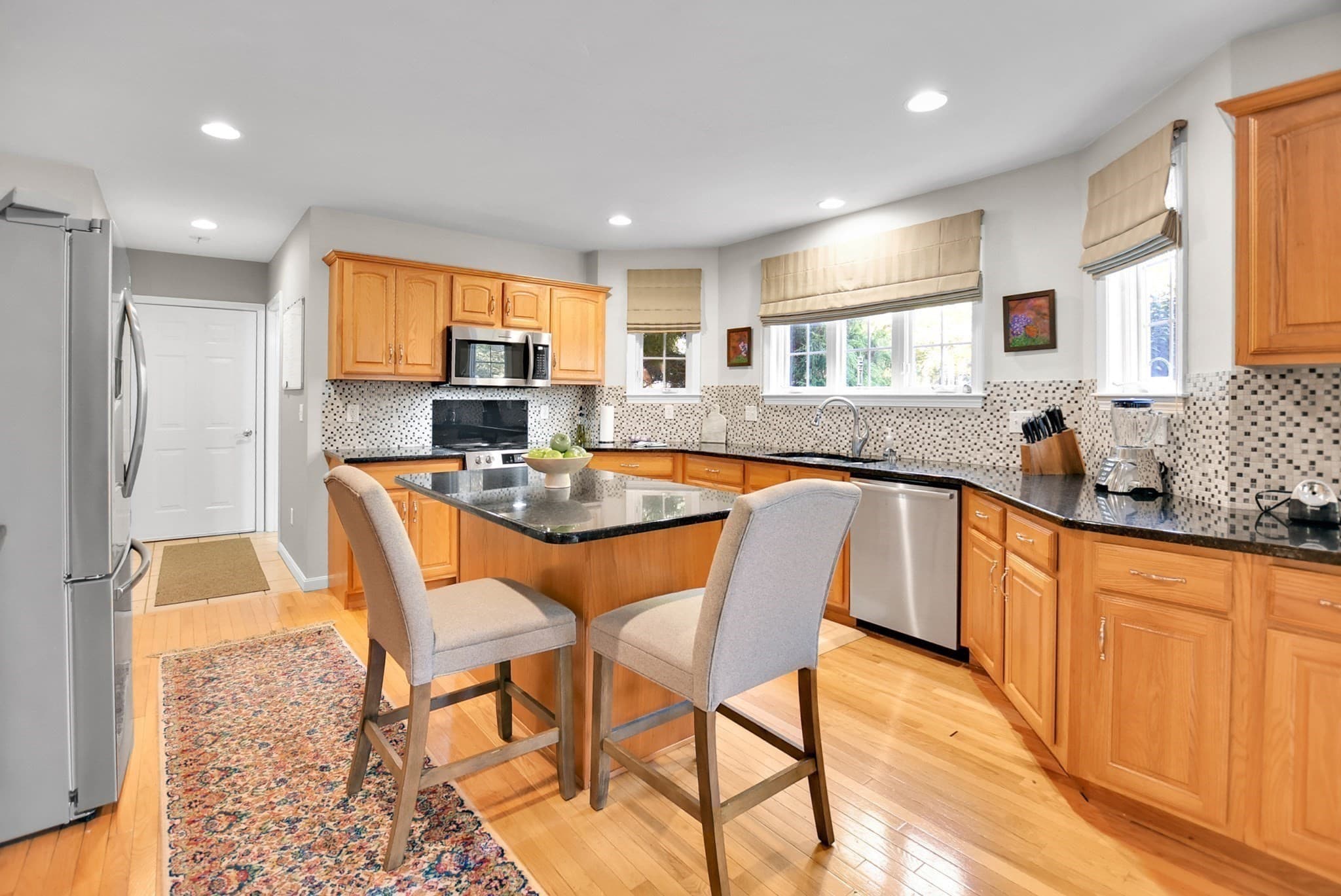 Single Family Residence at 2 Fairway View Dr, Douglas MA 01516, photo 4 of 42