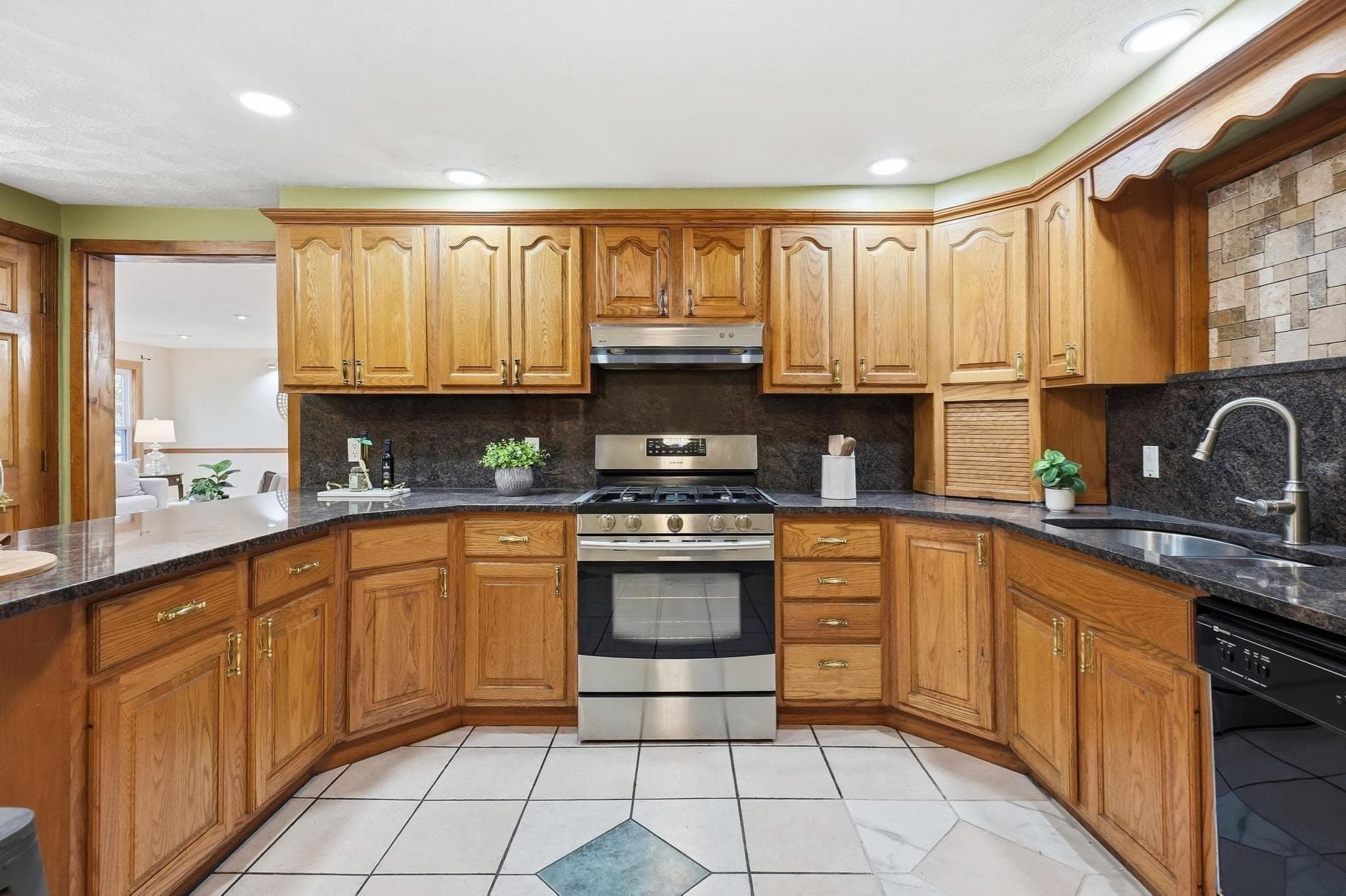 Single Family Residence at 17 Pathwood Ave, Burlington MA 01803, photo 10 of 41