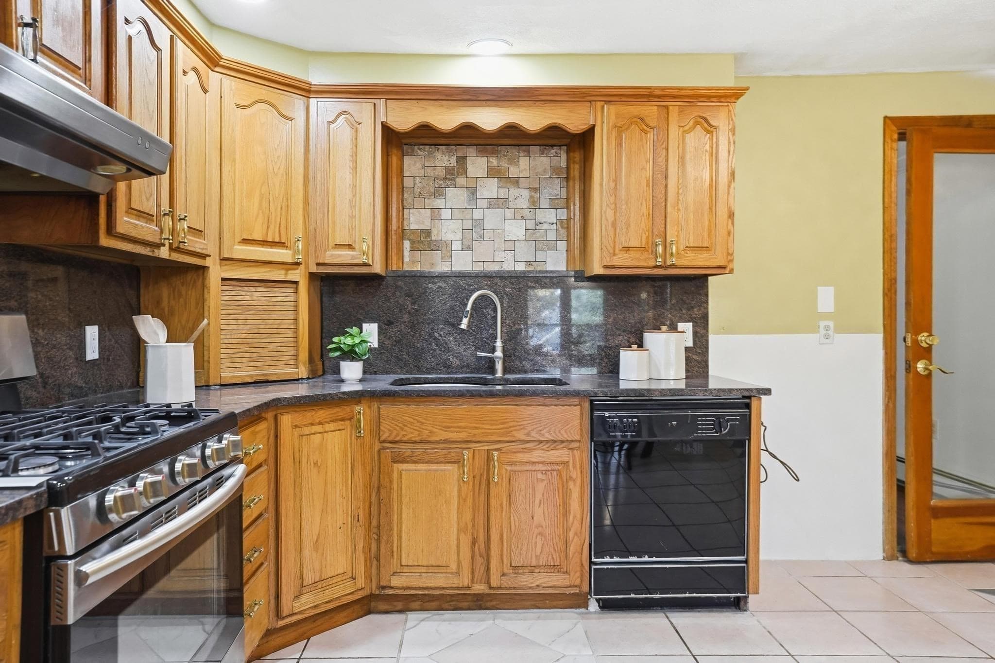 Single Family Residence at 17 Pathwood Ave, Burlington MA 01803, photo 11 of 41