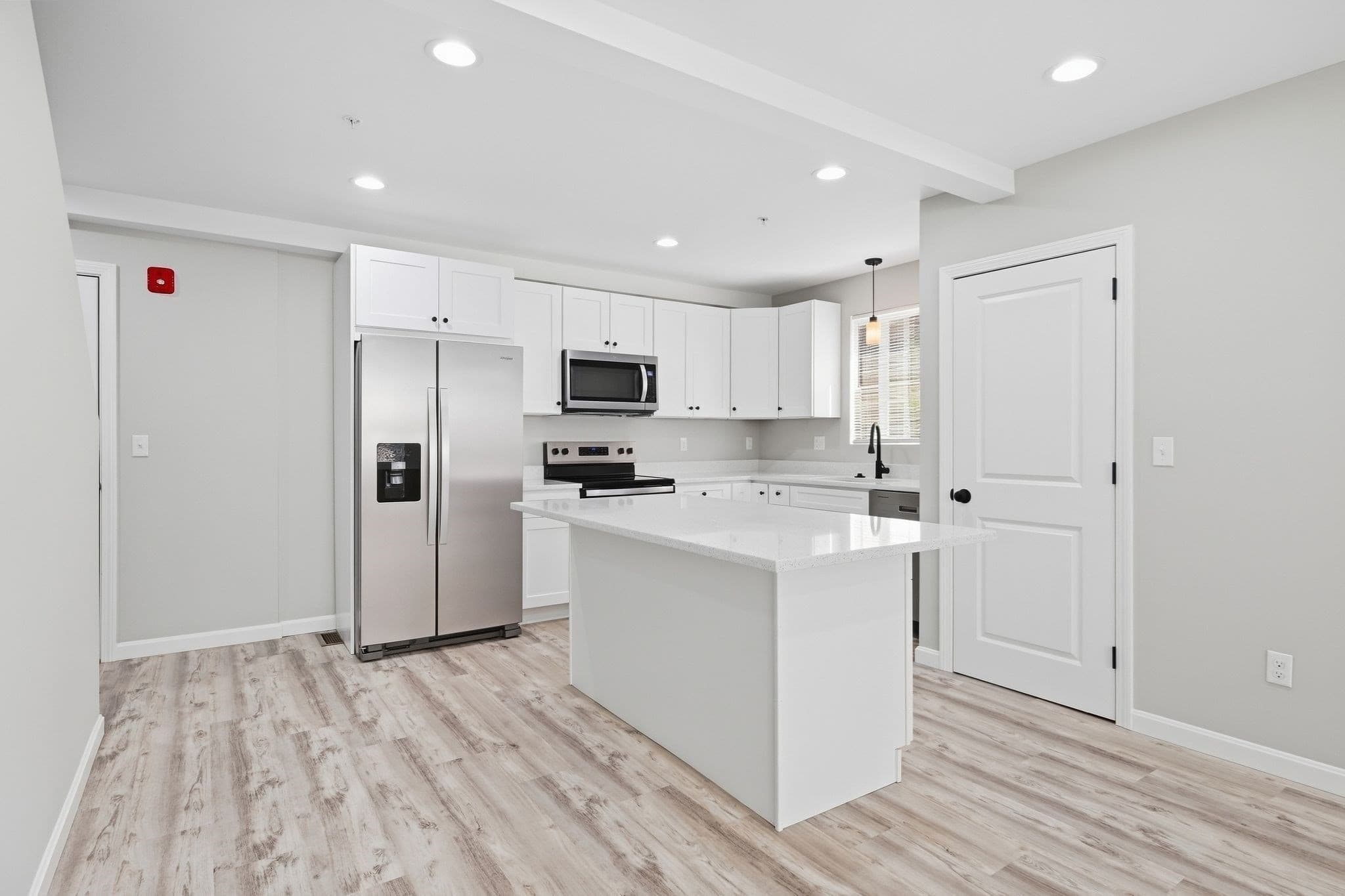 Attached (Townhouse/Rowhouse/Duplex) at 61 Parker St # 8, Springfield MA 01151, photo 3 of 17
