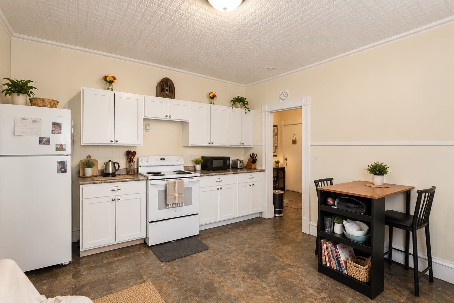 Multi Family at 311 Walnut St, Holyoke MA 01040, photo 5 of 12