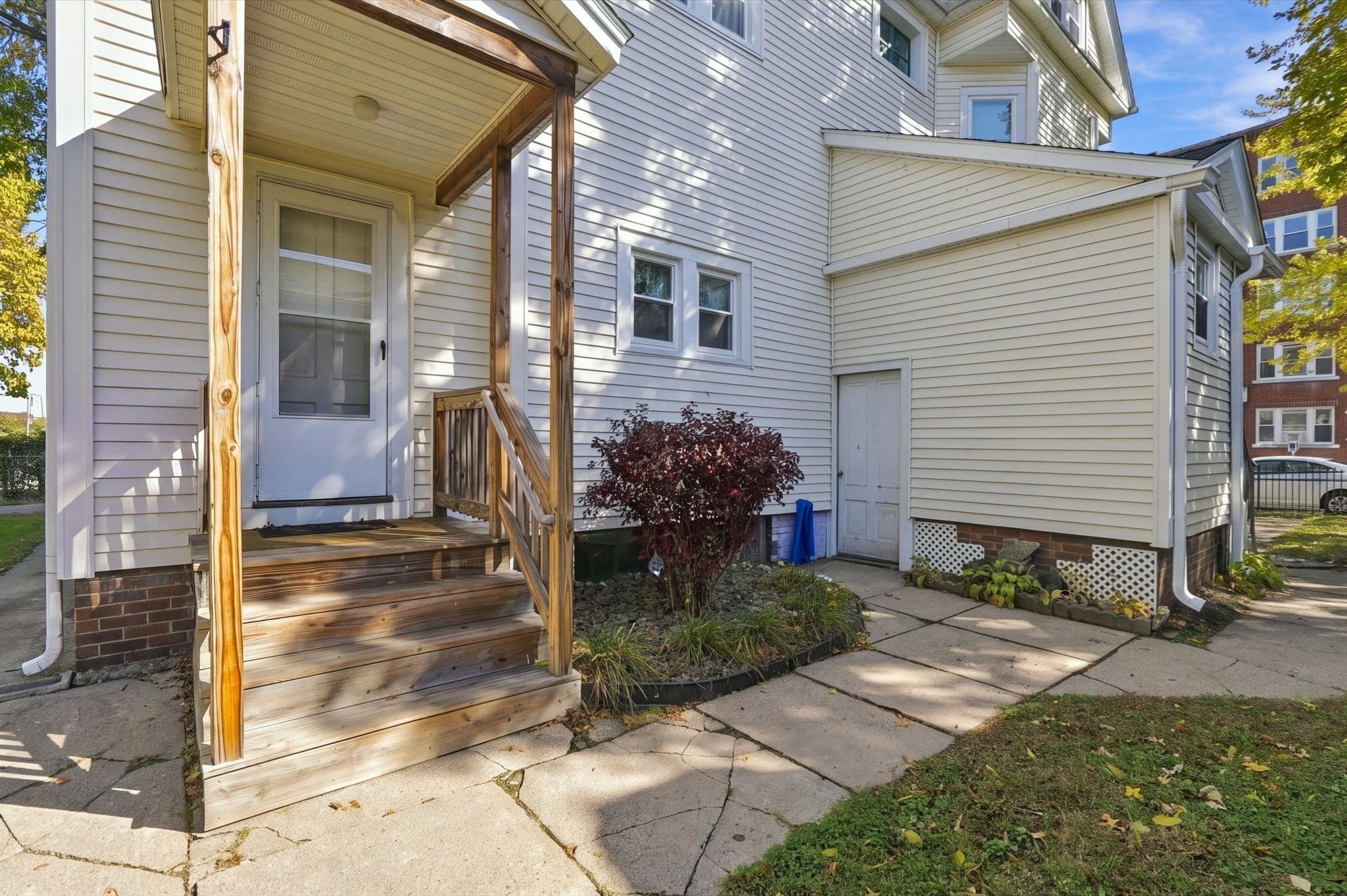 Multi Family at 311 Walnut St, Holyoke MA 01040, photo 4 of 12