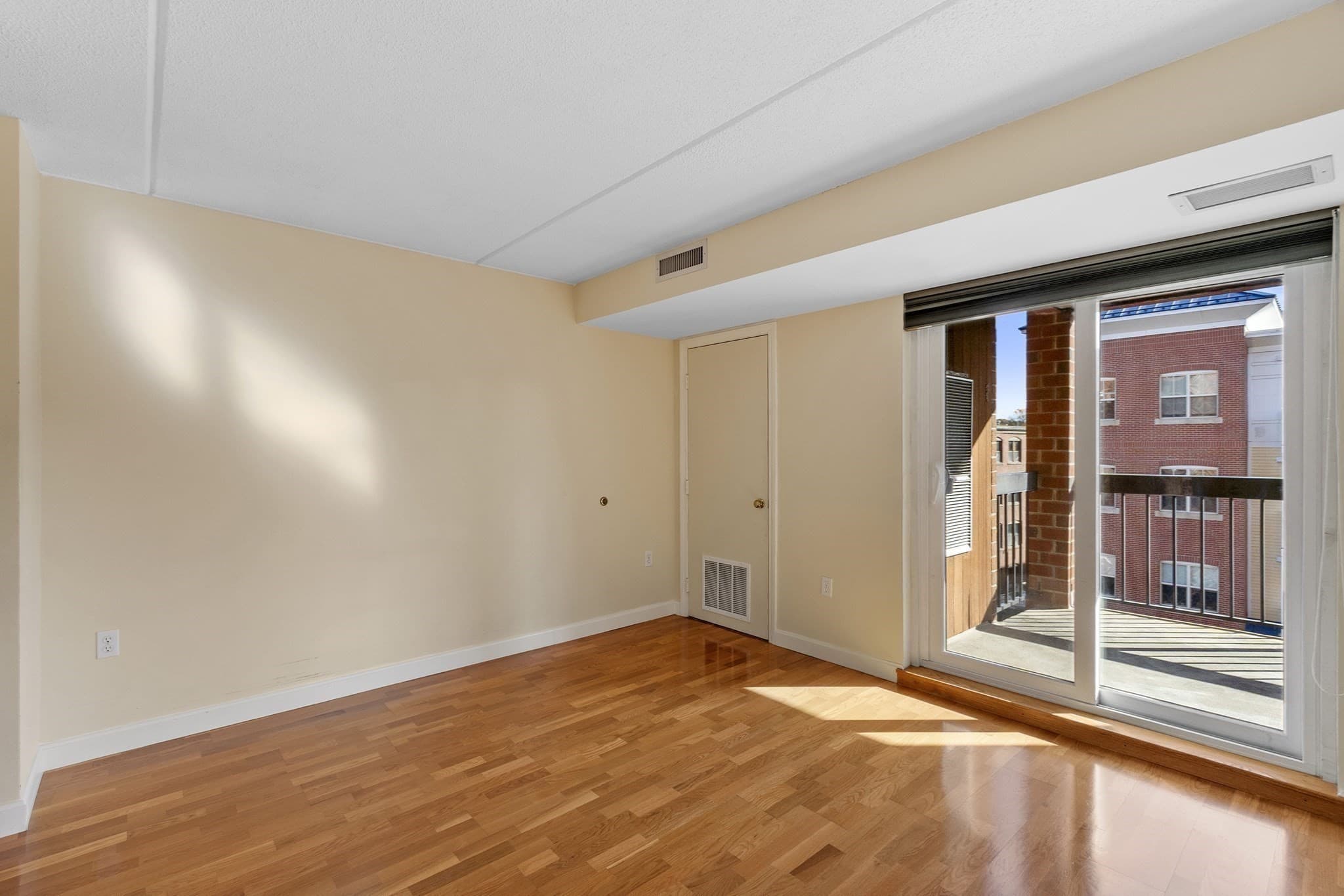 Condominium at 60 Rantoul Street # 403, Beverly MA 01915, photo 10 of 38