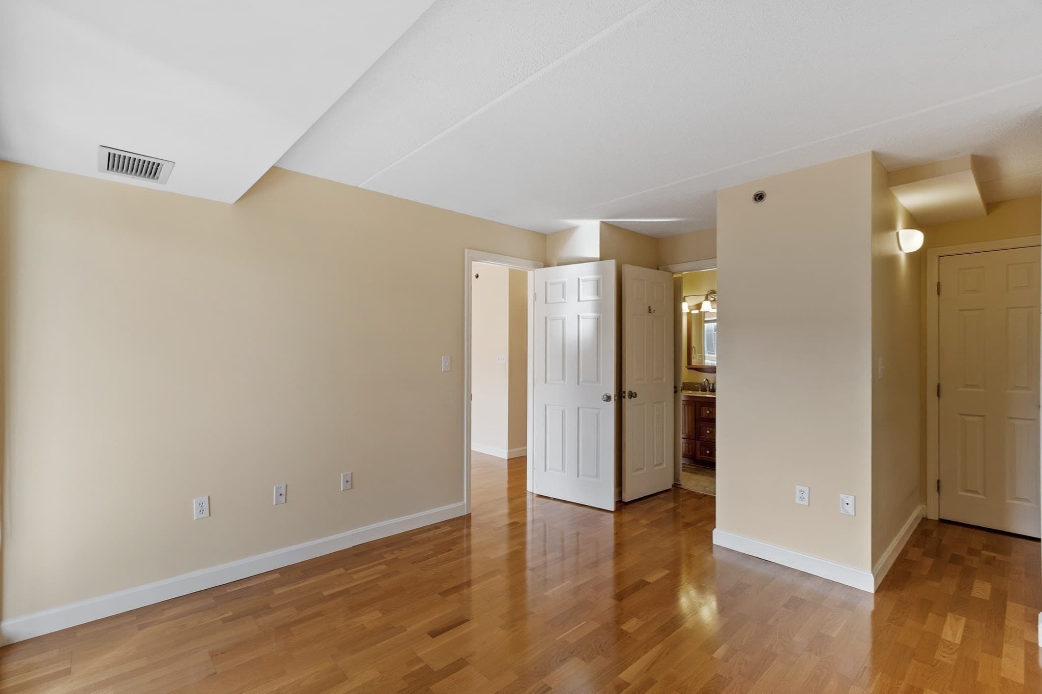 Condominium at 60 Rantoul Street # 403, Beverly MA 01915, photo 11 of 38