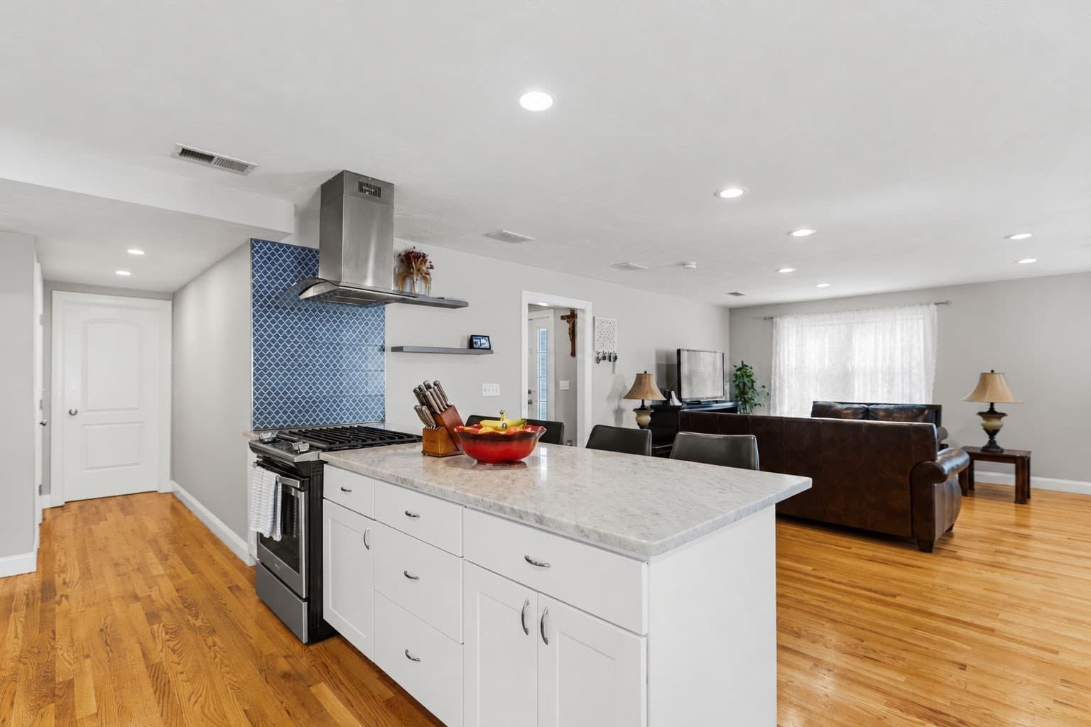 Single Family Residence at 3 Old Beaver Dam Rd, Wareham MA 02571, photo 3 of 41