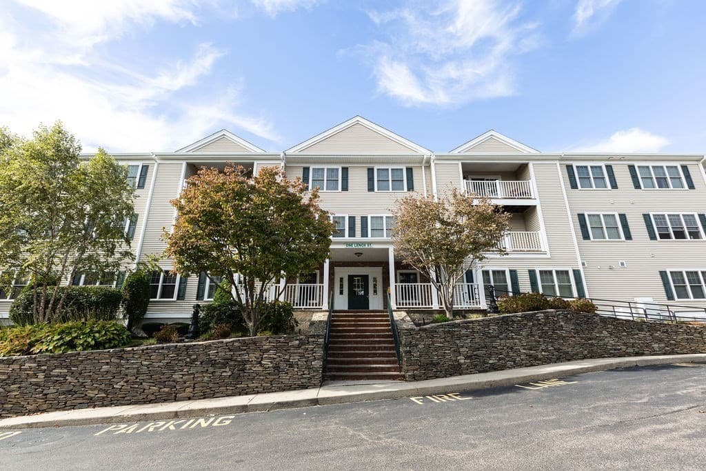 1 Lenox # 111, Norwood MA 02062