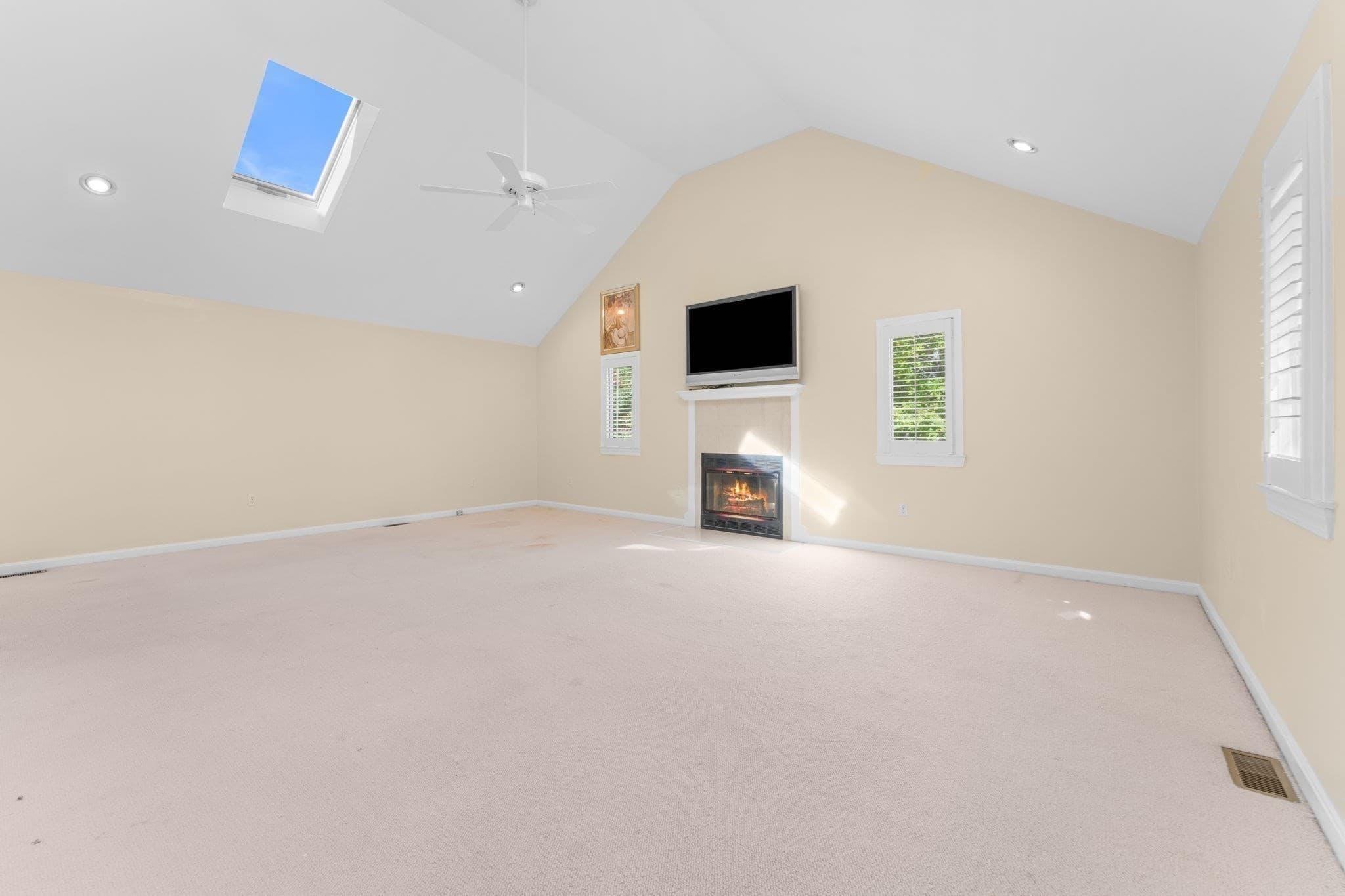 Single Family Residence at 51 Goodnow Ln, Framingham MA 01702, photo 6 of 42