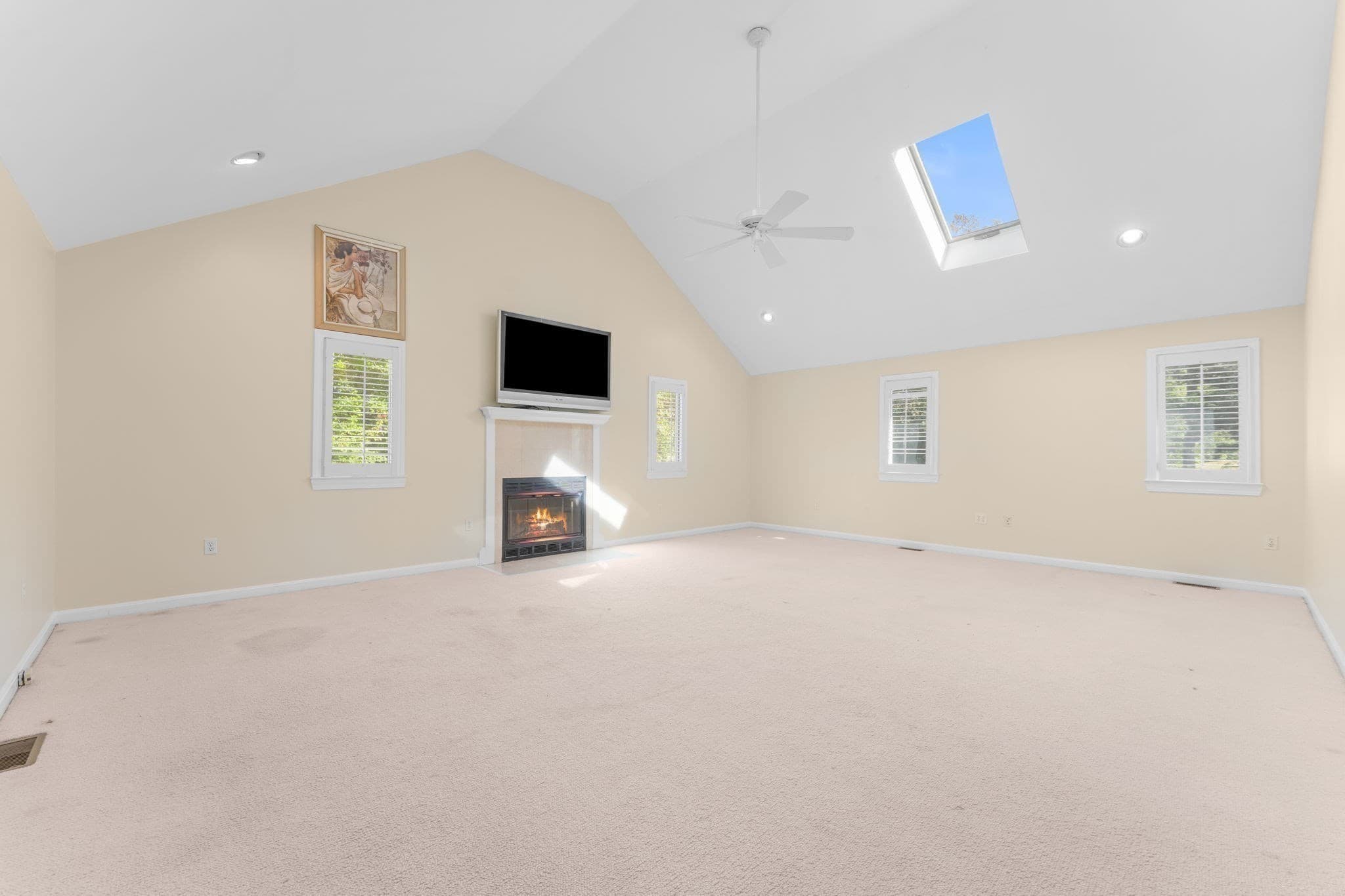 Single Family Residence at 51 Goodnow Ln, Framingham MA 01702, photo 5 of 42