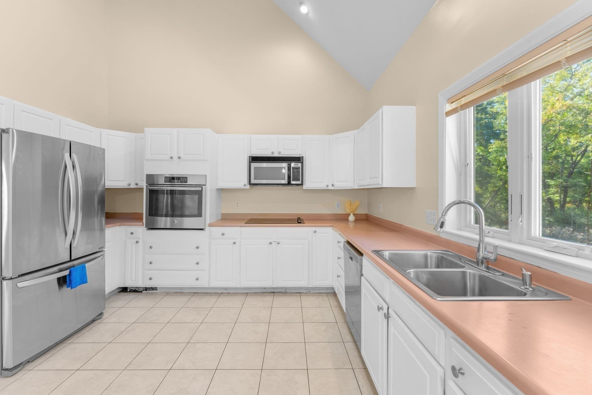 Single Family Residence at 51 Goodnow Ln, Framingham MA 01702, photo 10 of 42