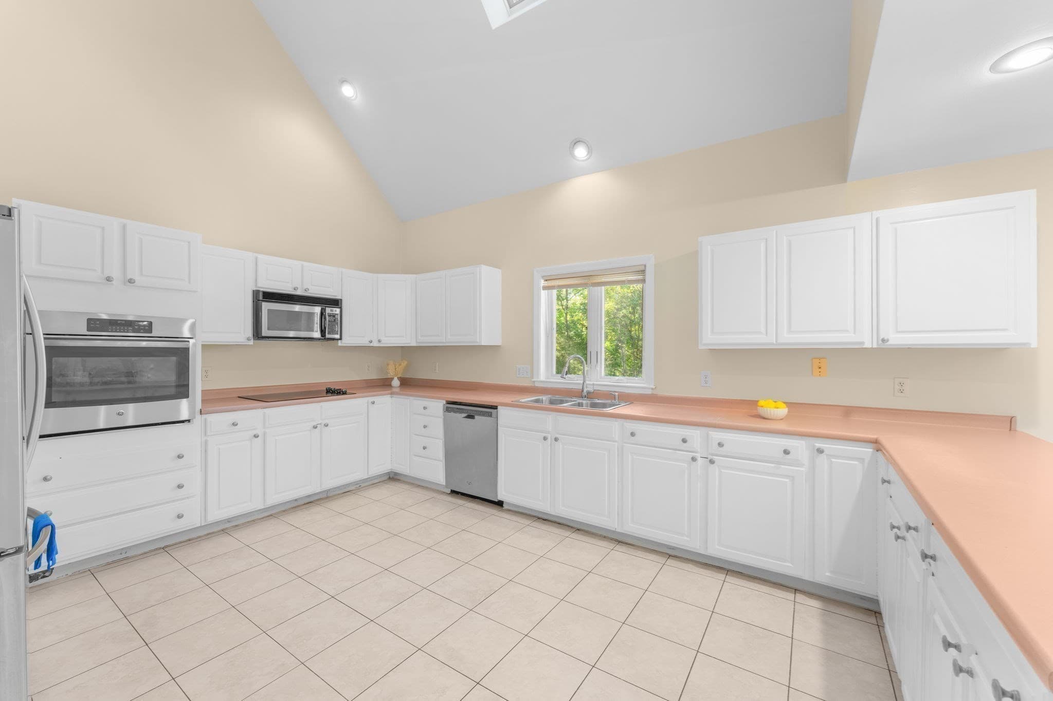 Single Family Residence at 51 Goodnow Ln, Framingham MA 01702, photo 4 of 42