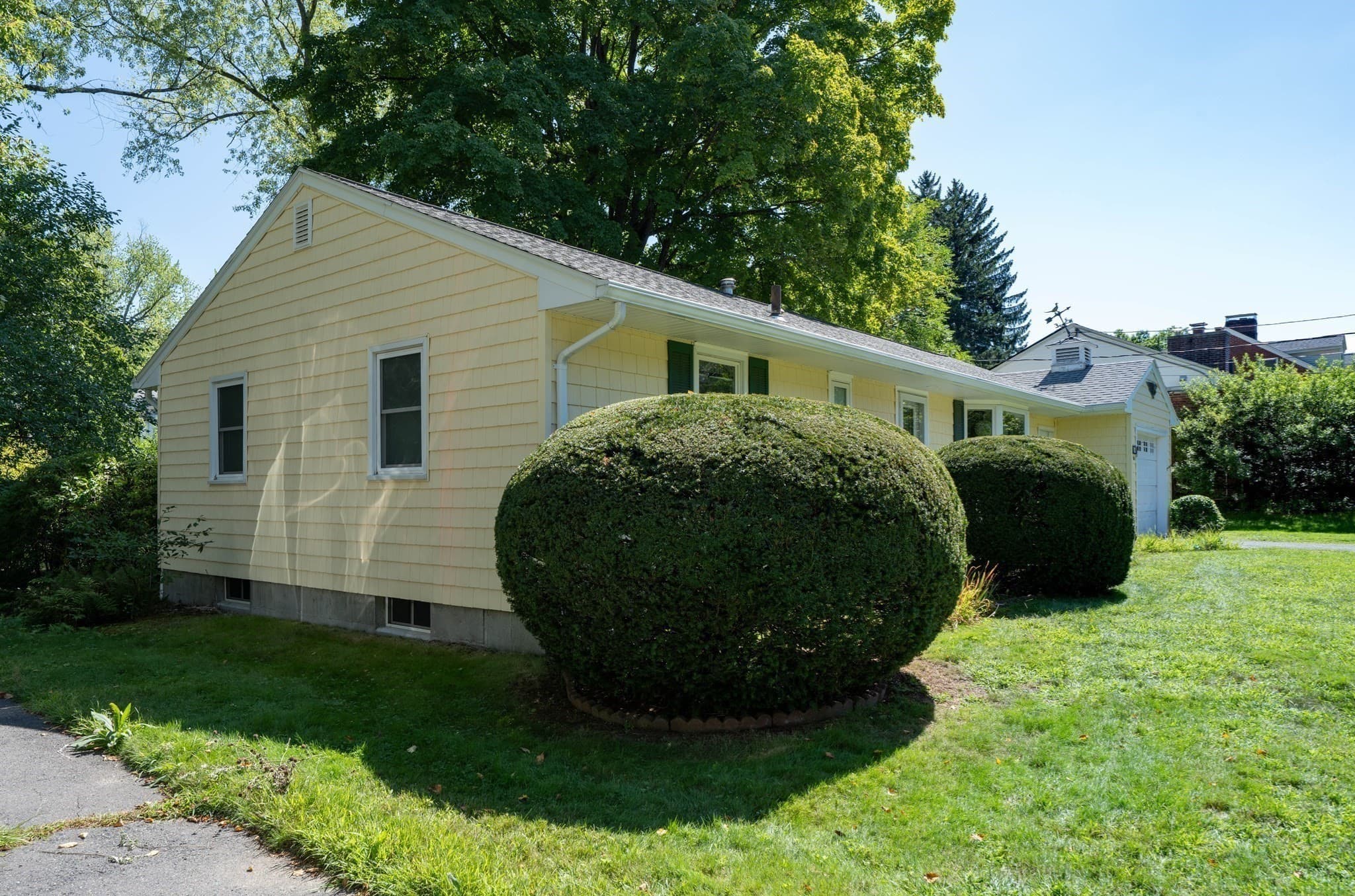Single Family Residence at 25 Murphy Ter, Northampton MA 01060, photo 2 of 36